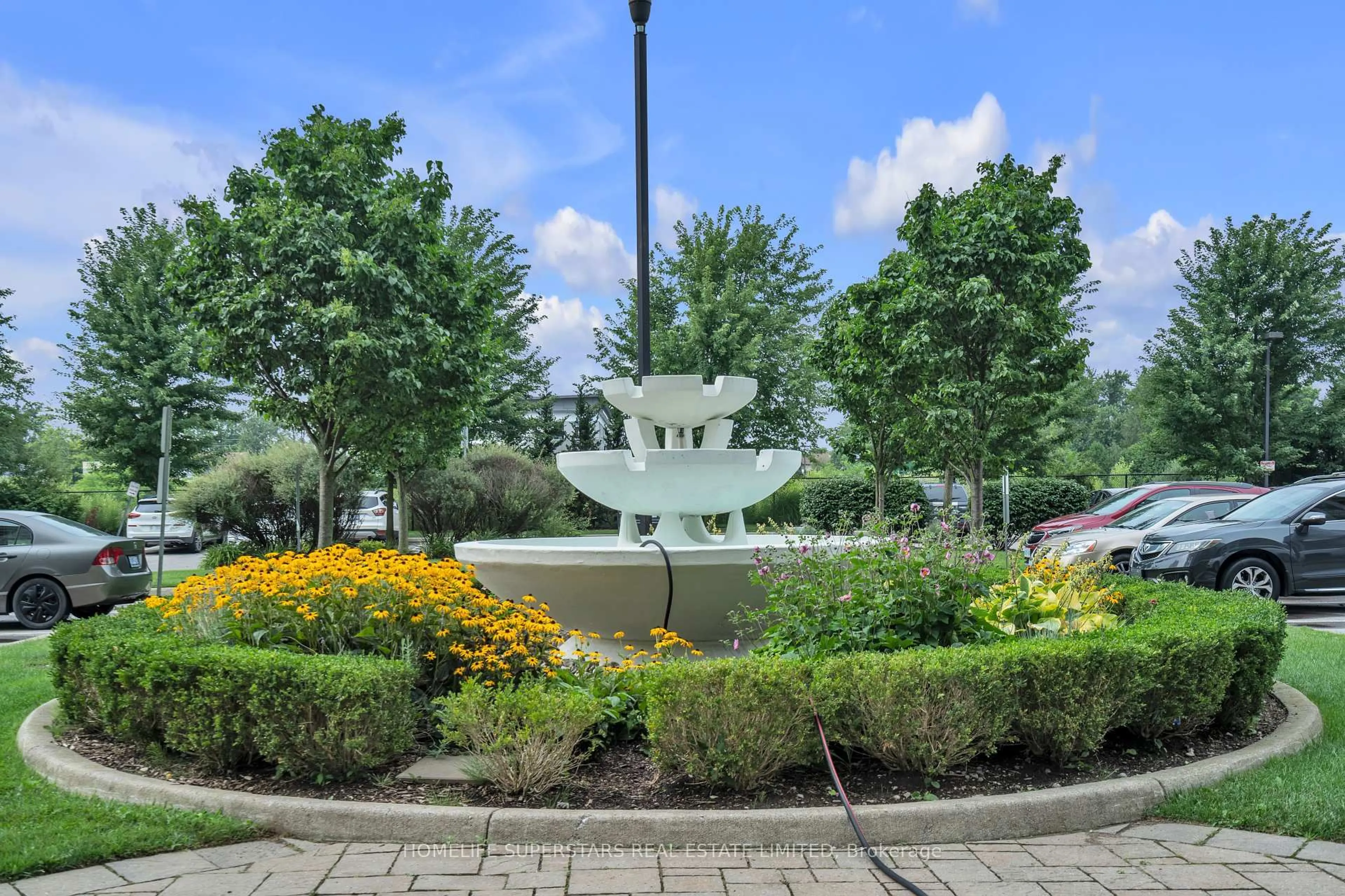 Patio, street for 1030 Coronation Dr #1003, London North Ontario N6G 0G5