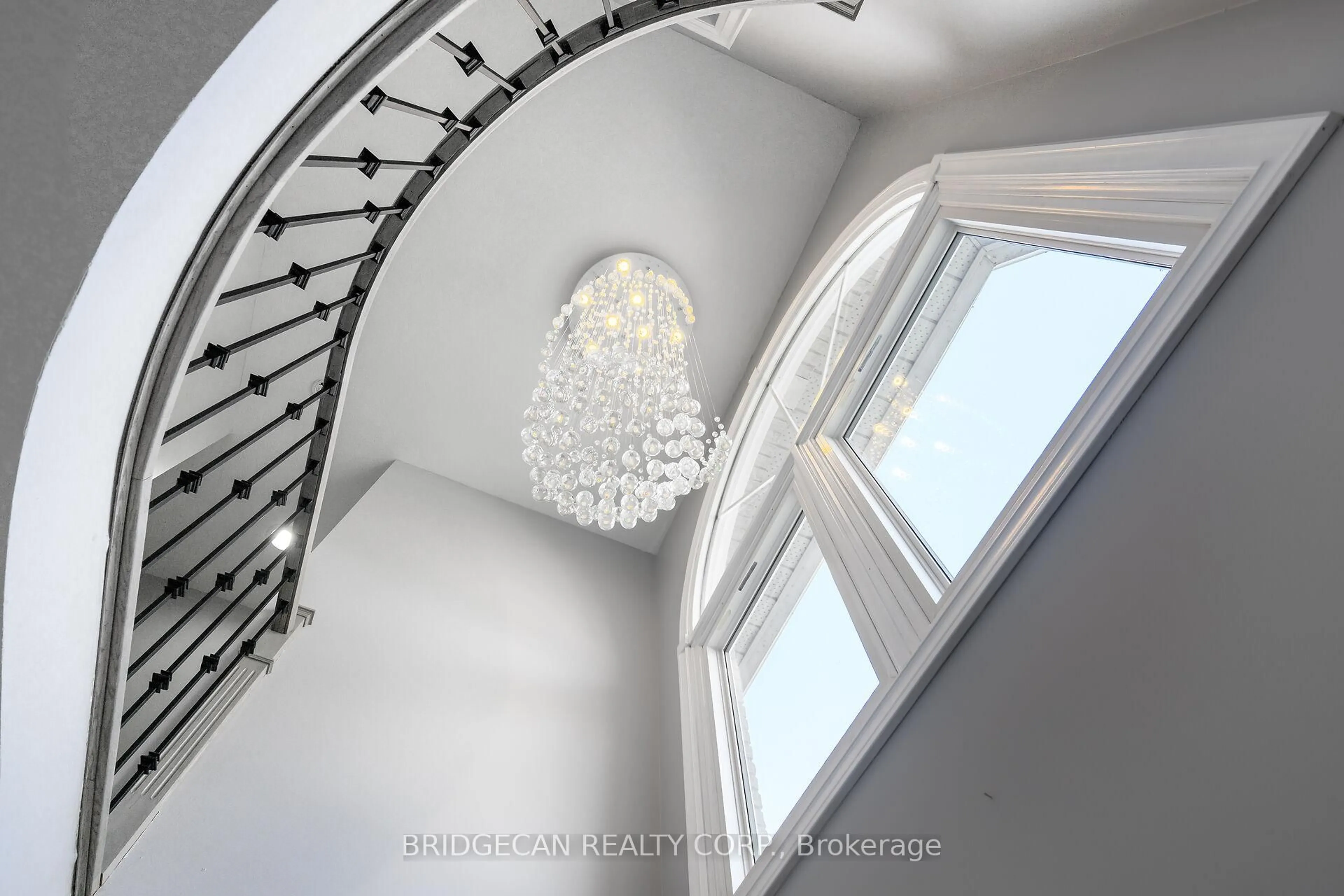 Stairs for 27 Promenade Dr, Hamilton Ontario L8J 2T3