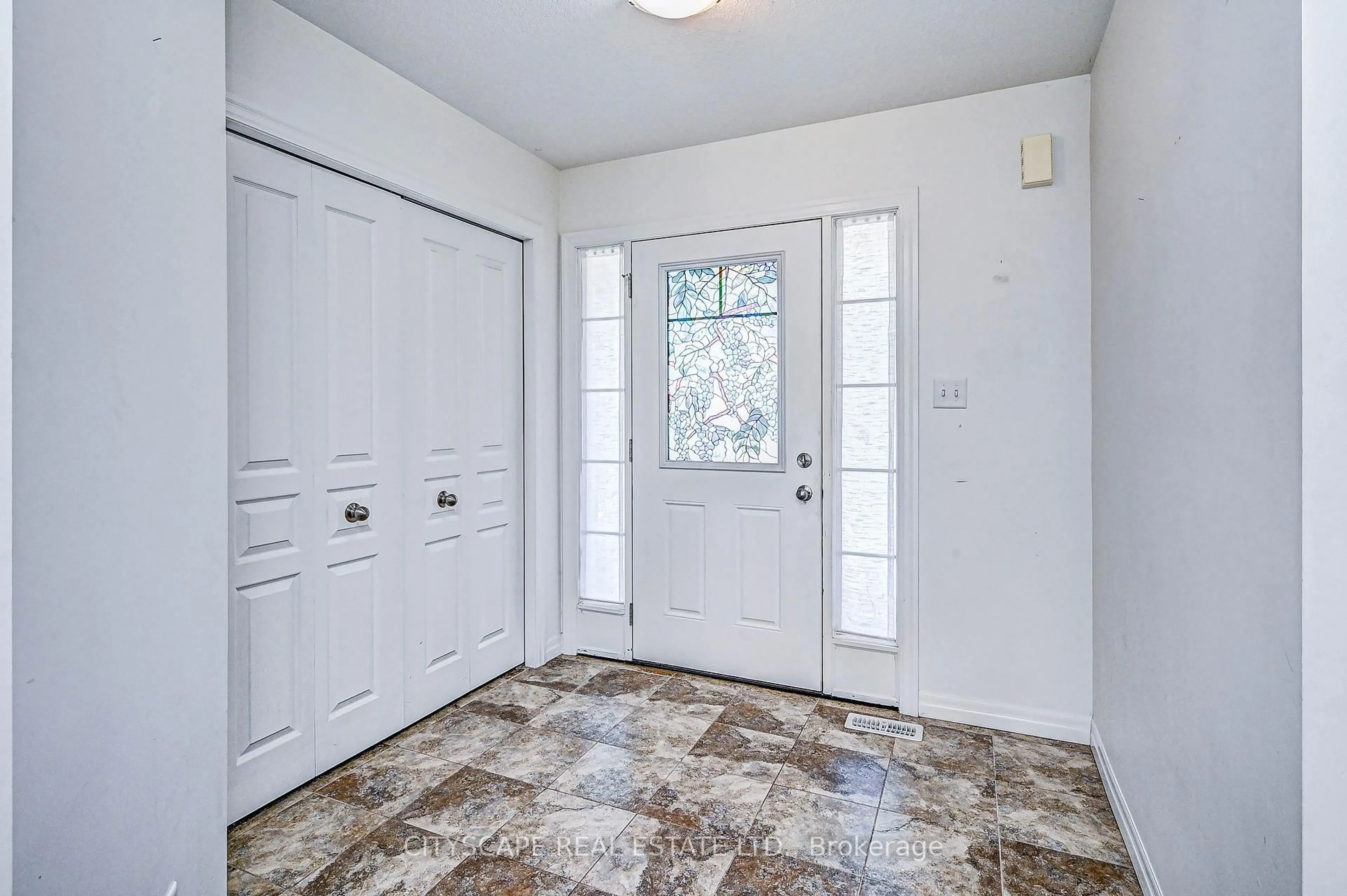 Indoor entryway for 6 Castlebay St, Kitchener Ontario N2R 0G5