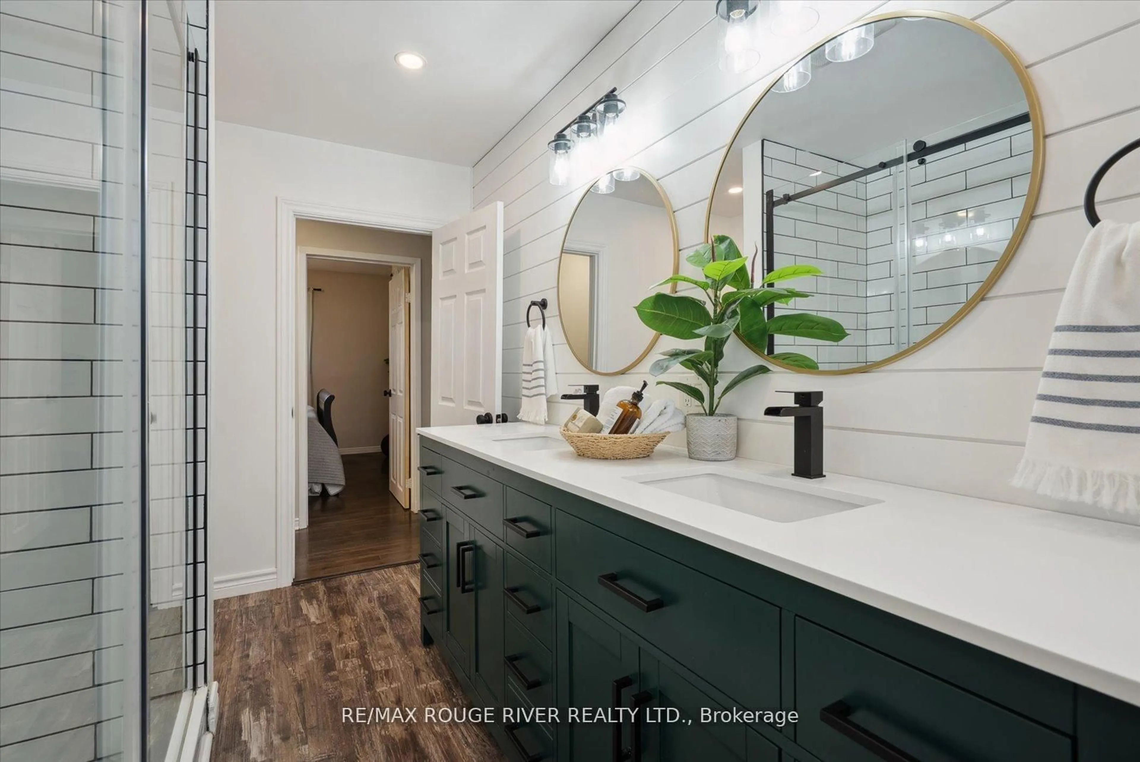Contemporary bathroom, ceramic/tile floor for 2814 Cornish Hollow Rd, Hamilton Township Ontario K9A 4J9