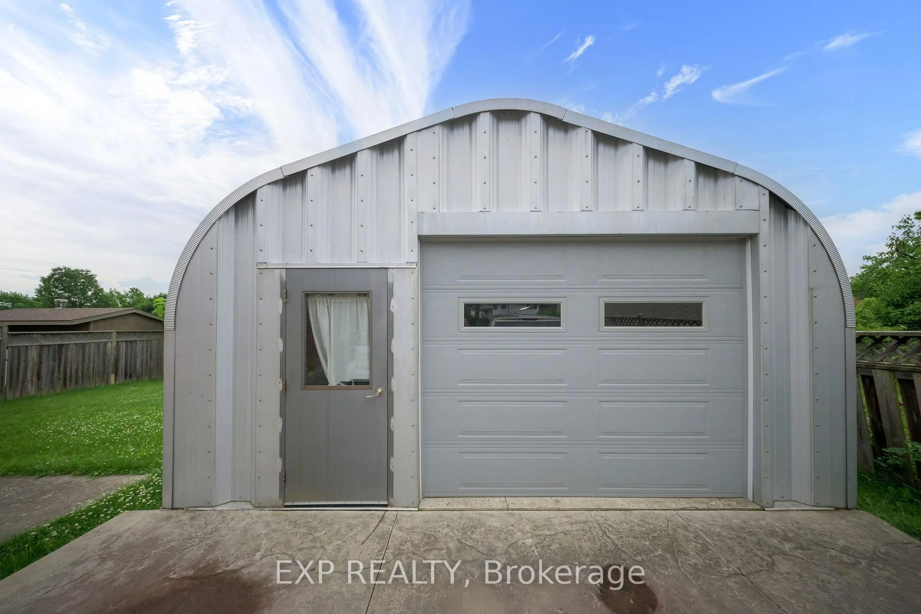 Indoor garage for 148 Mendip Cres, London South Ontario N6E 1H1