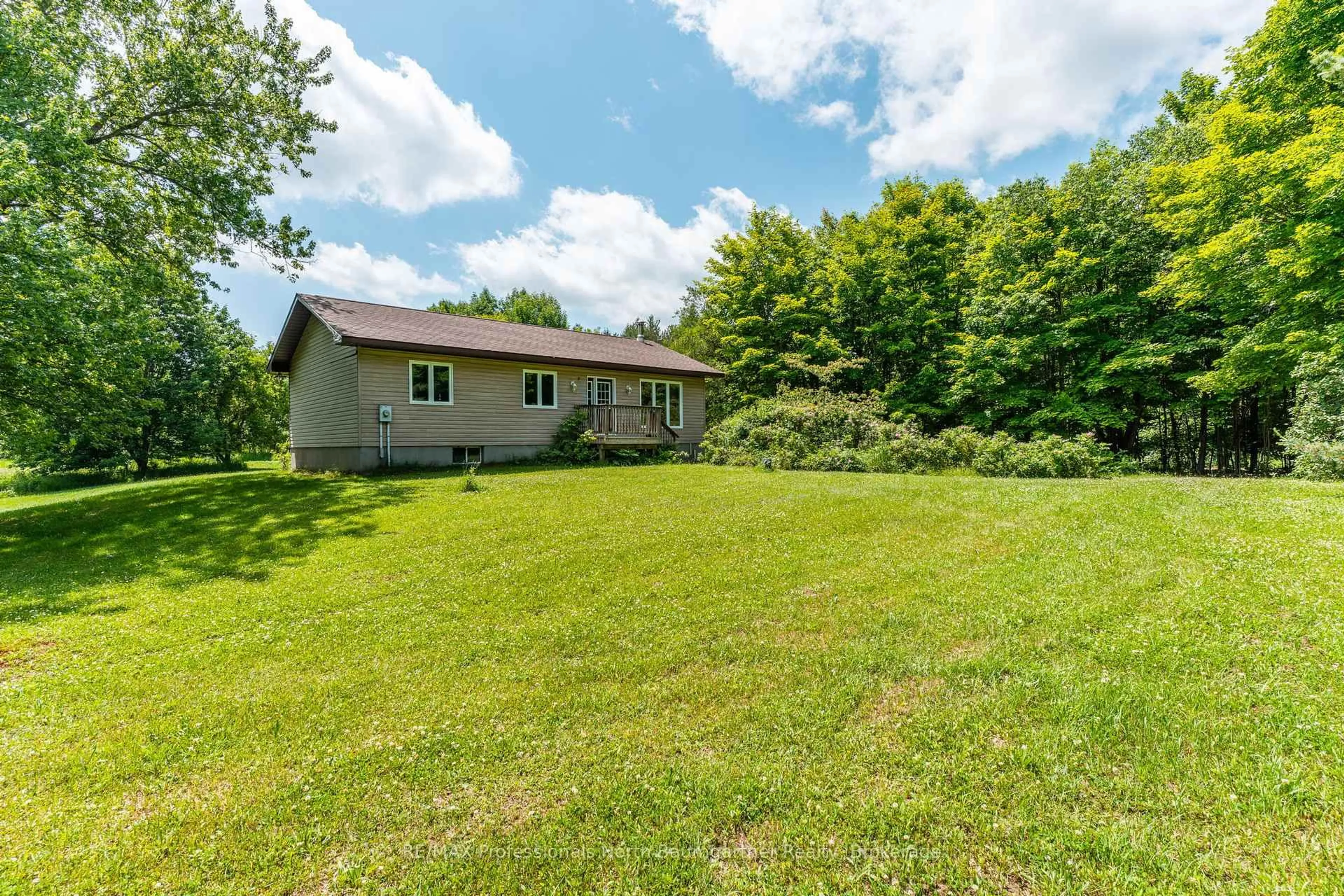 A pic from outside/outdoor area/front of a property/back of a property/a pic from drone, unknown for 1144 Boshkung Lake Rd, Algonquin Highlands Ontario K0M 1S0