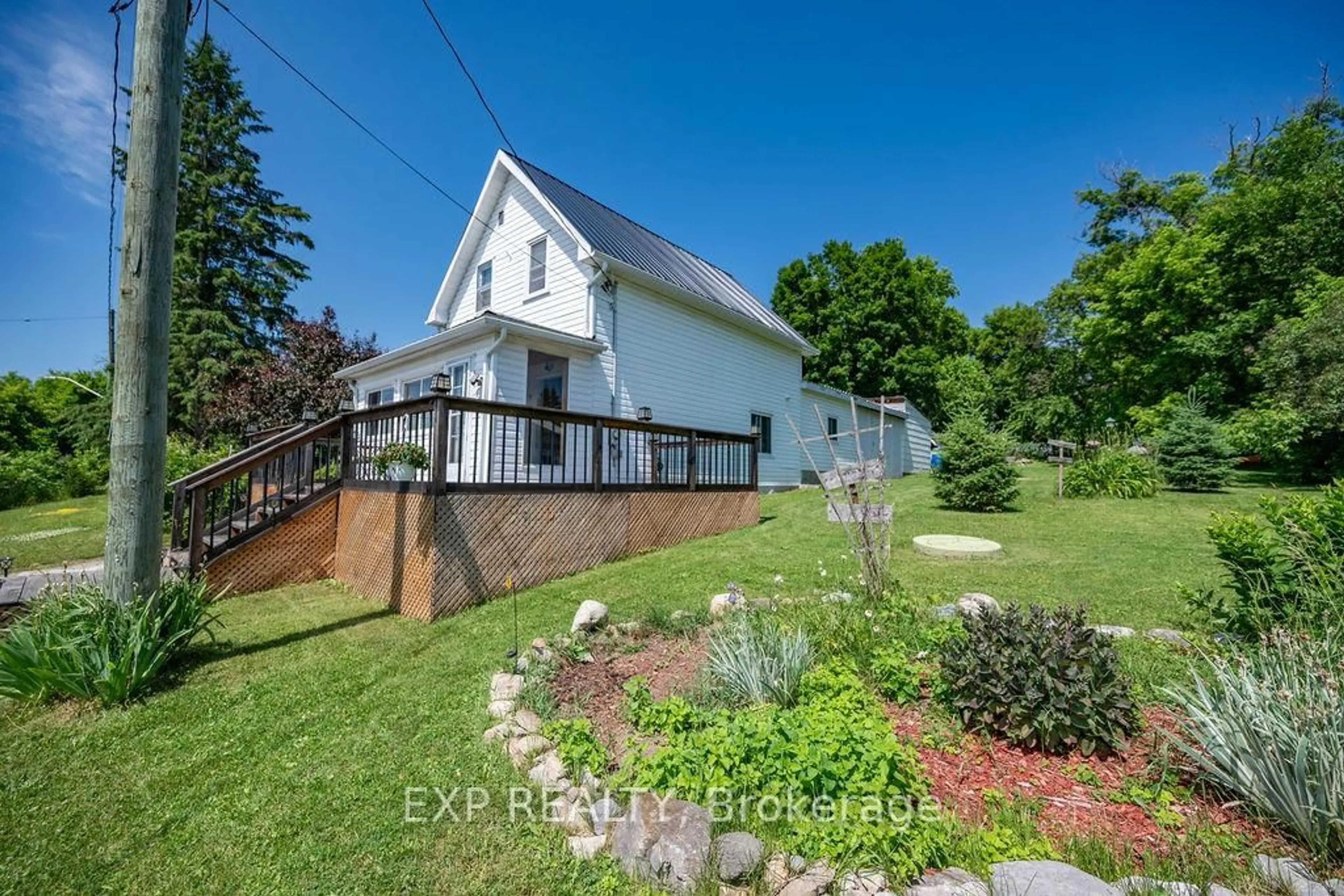 A pic from outside/outdoor area/front of a property/back of a property/a pic from drone, street for 7 Emelin St, Douglas Ontario K0J 1S0