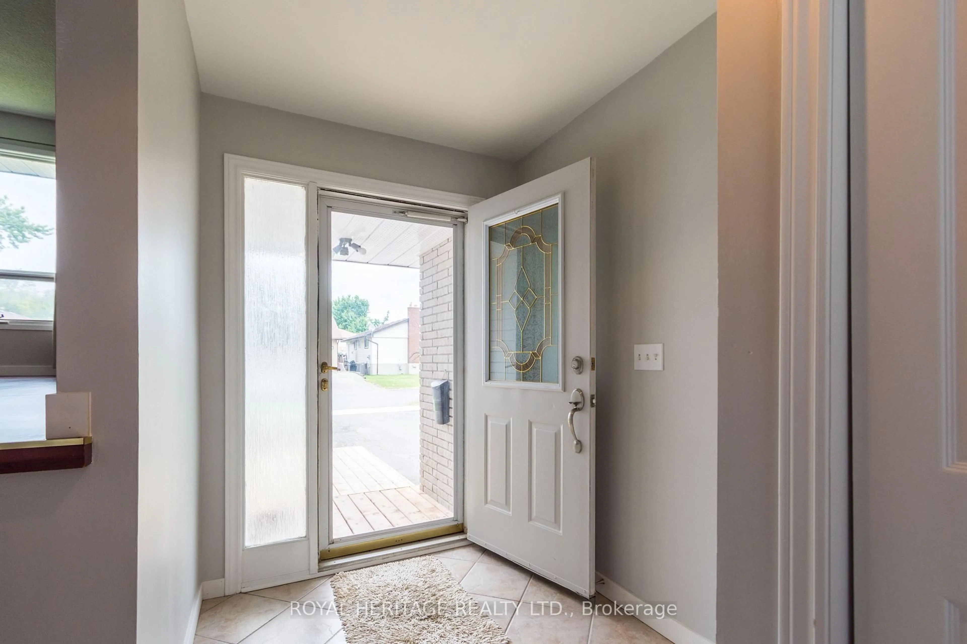 Indoor entryway for 69 Brimley Crt, Belleville Ontario K8N 5L4