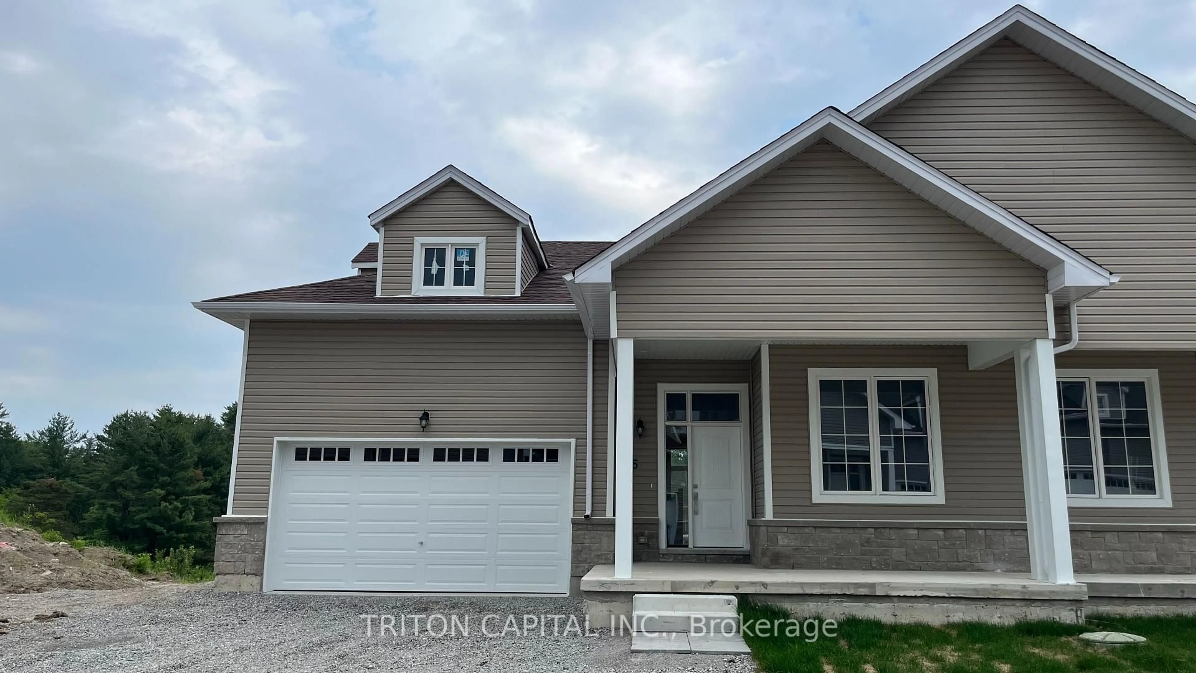 Home with vinyl exterior material, street for 5 Turnberry Crt, Bracebridge Ontario P1L 0N5