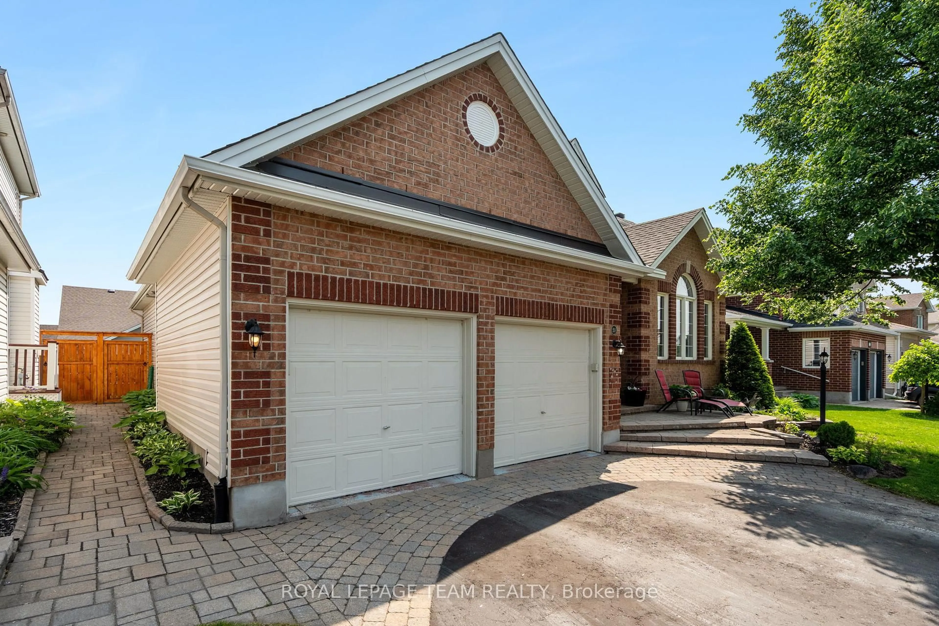 Home with brick exterior material, street for 29 Shining Star Circ, Ottawa Ontario K2S 2B4