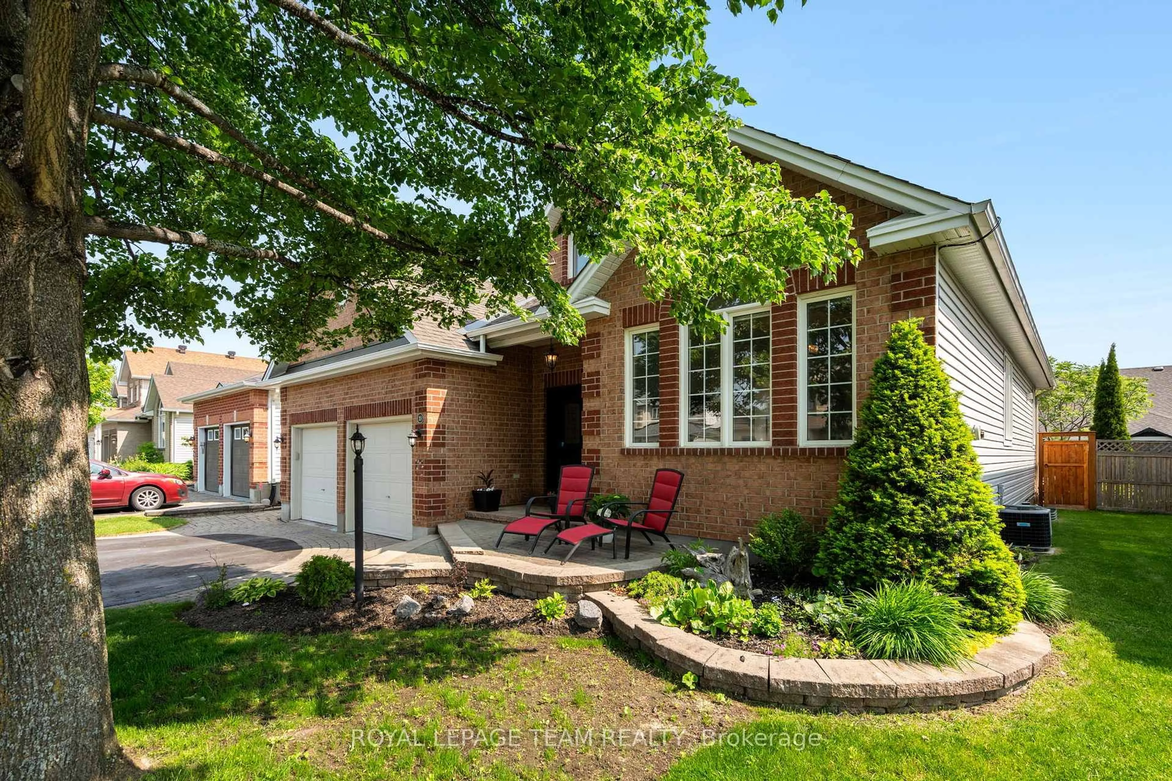Home with brick exterior material, street for 29 Shining Star Circ, Ottawa Ontario K2S 2B4
