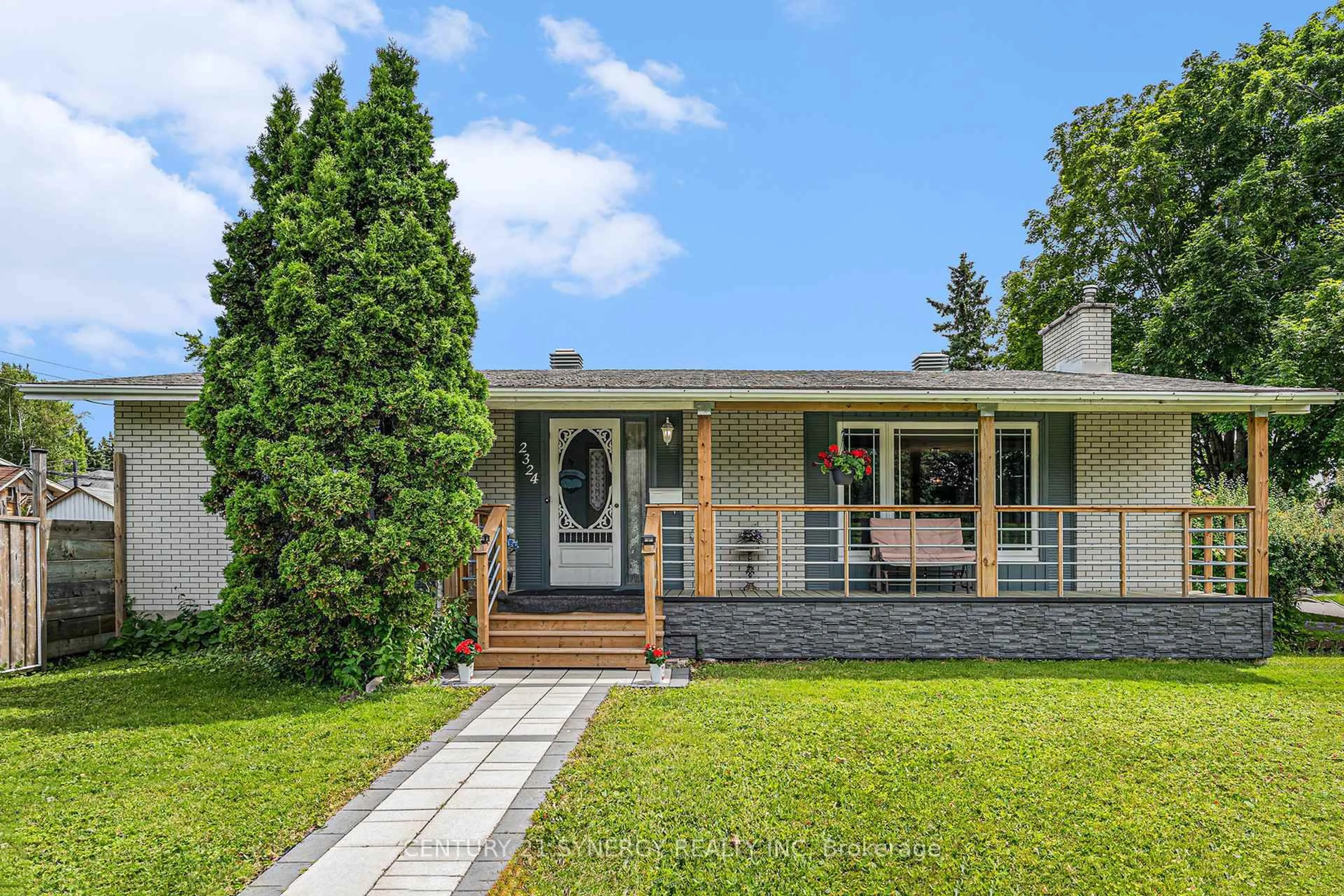 Home with vinyl exterior material, street for 2324 Susan St, Ottawa Ontario K1G 1K3