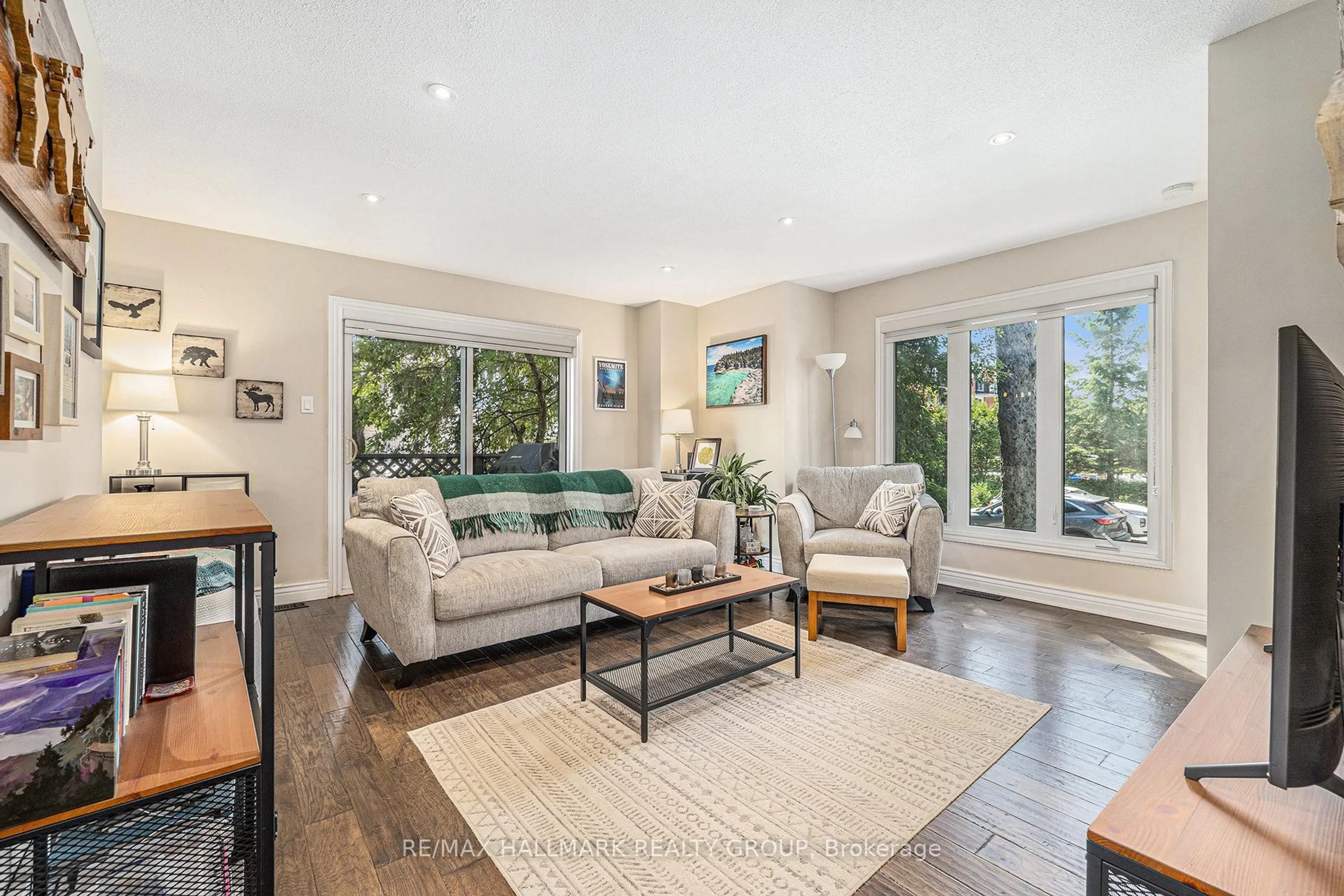 Living room with furniture, unknown for 817 High St #13, Ottawa Ontario K2B 6C3