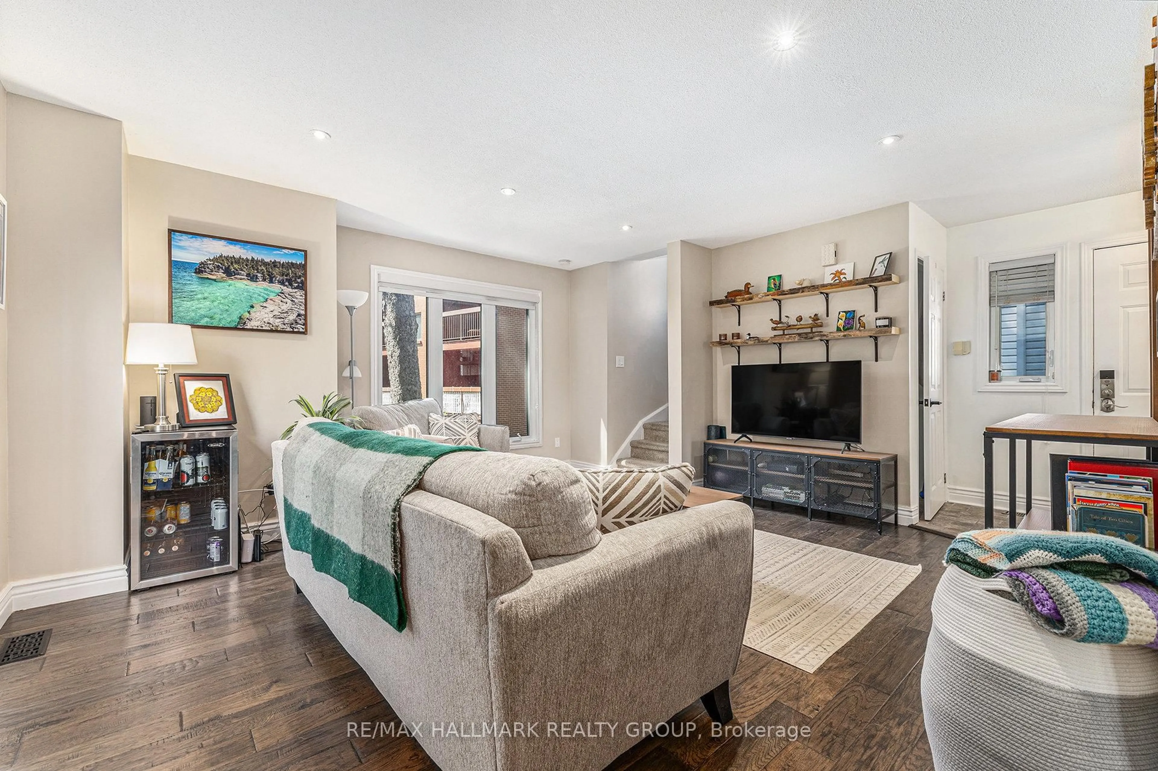 Living room with furniture, unknown for 817 High St #13, Ottawa Ontario K2B 6C3