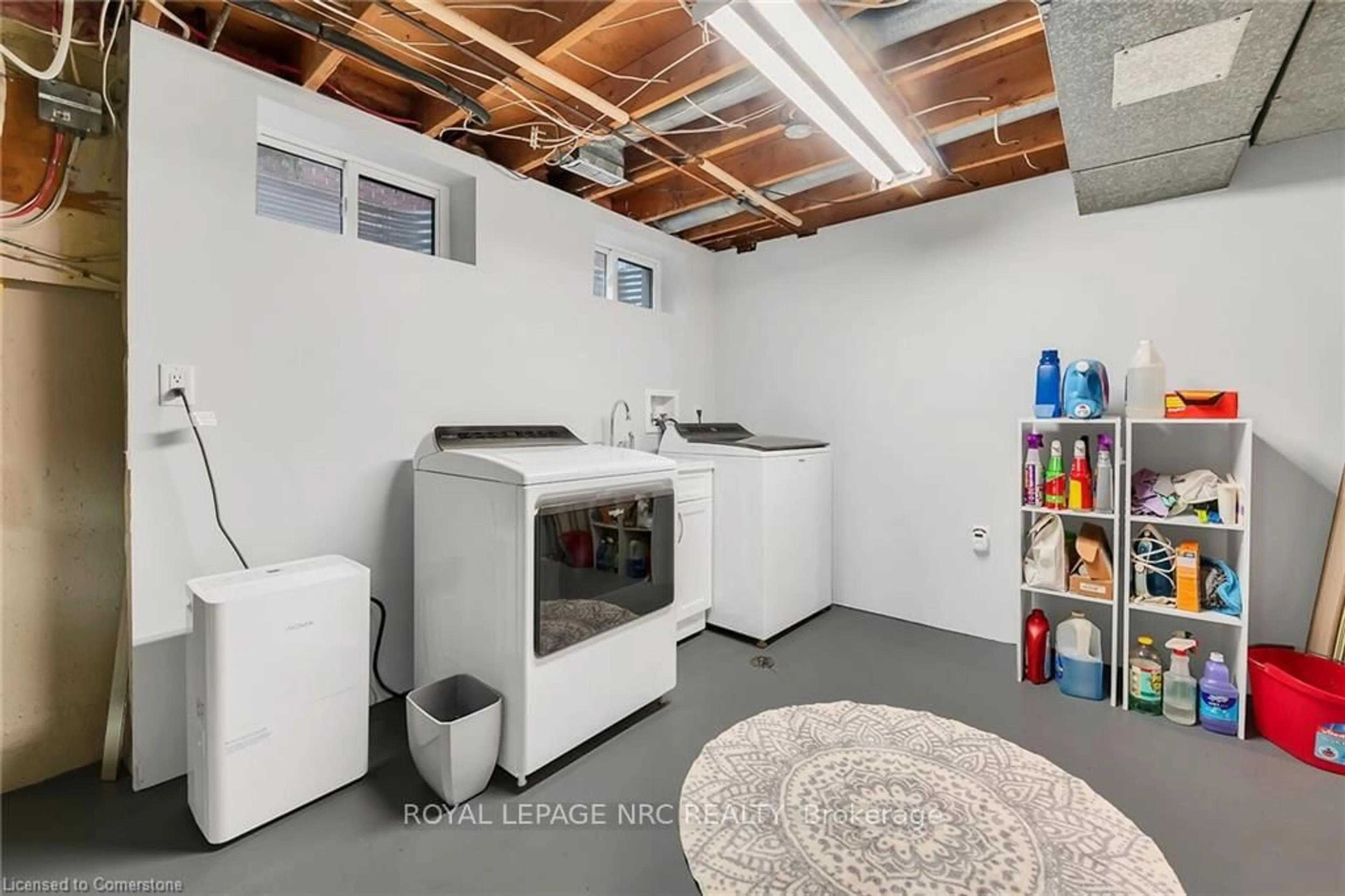 Laundry room for 6678 Dellpark Dr, Niagara Falls Ontario L2J 2B8