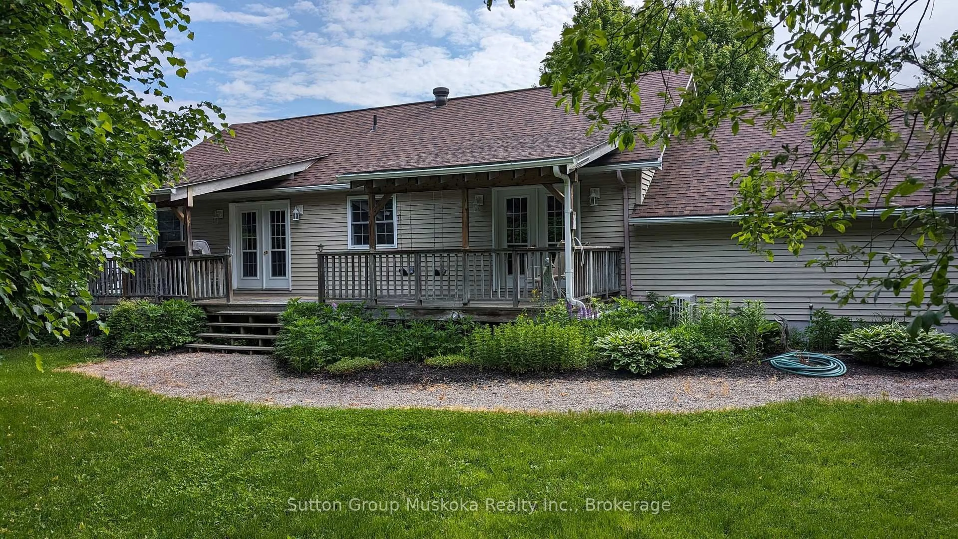 Home with vinyl exterior material, street for 357 RAVENSCLIFFE Rd, Huntsville Ontario P1H 1L6