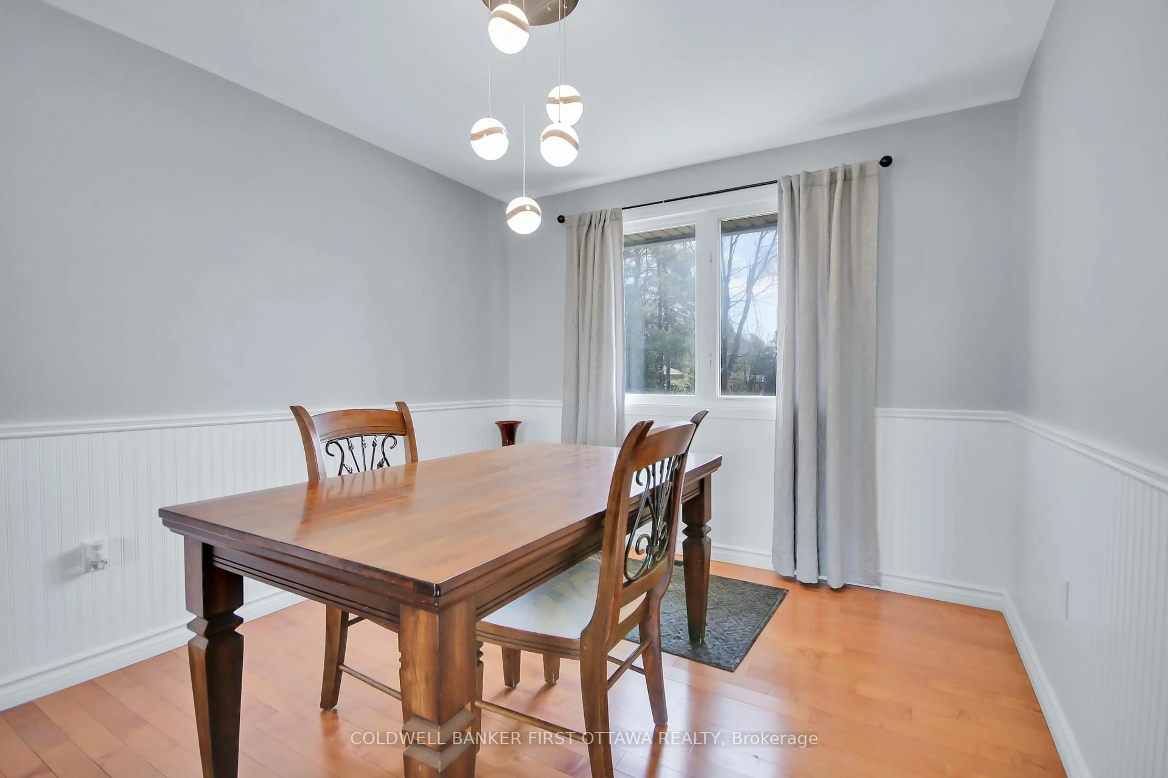 Dining room, wood/laminate floor for 7020 Parkway Rd, Greely Ontario K4P 1A7