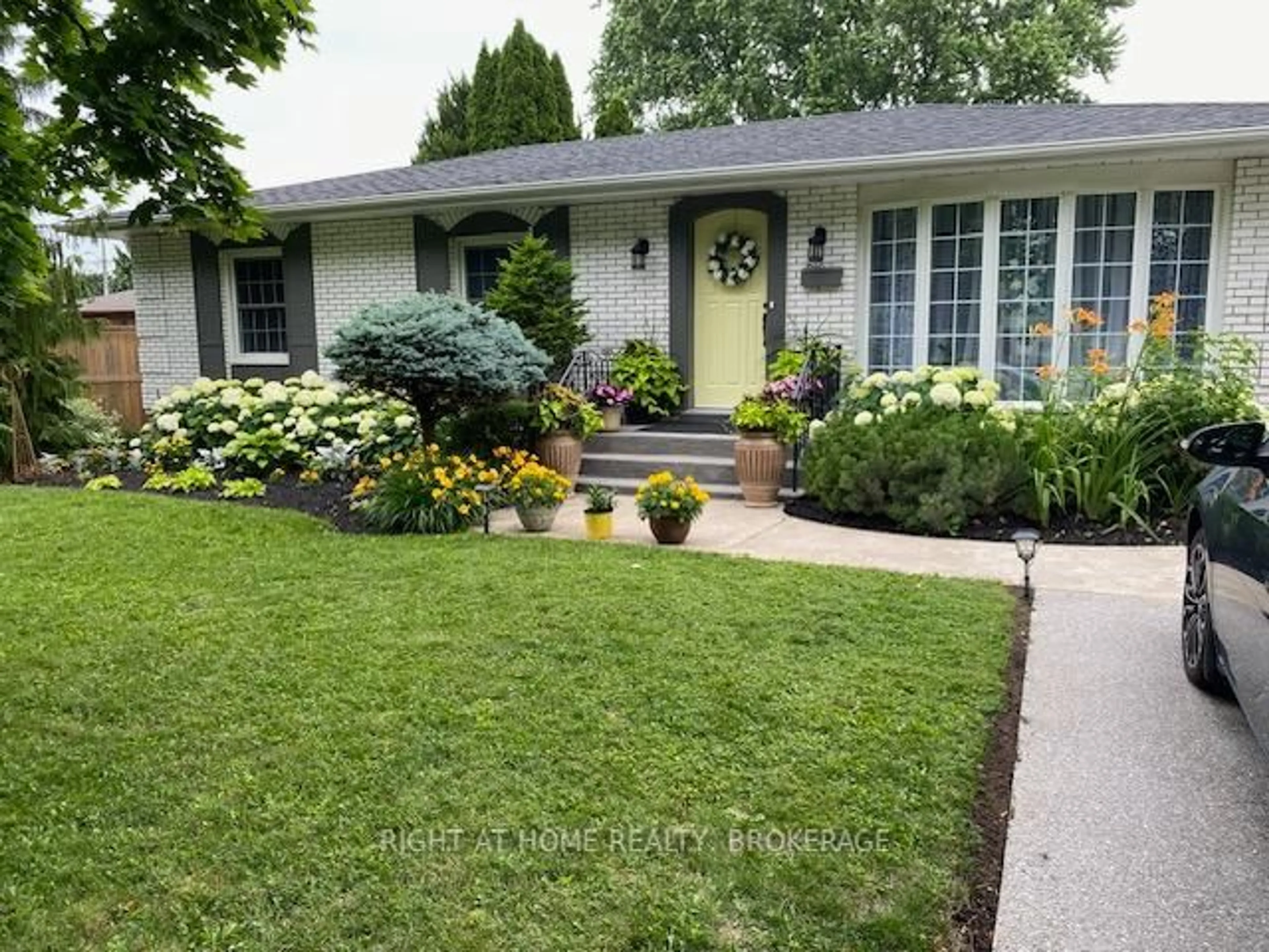 Unknown for 98 Windward St, St. Catharines Ontario L2M 4C3