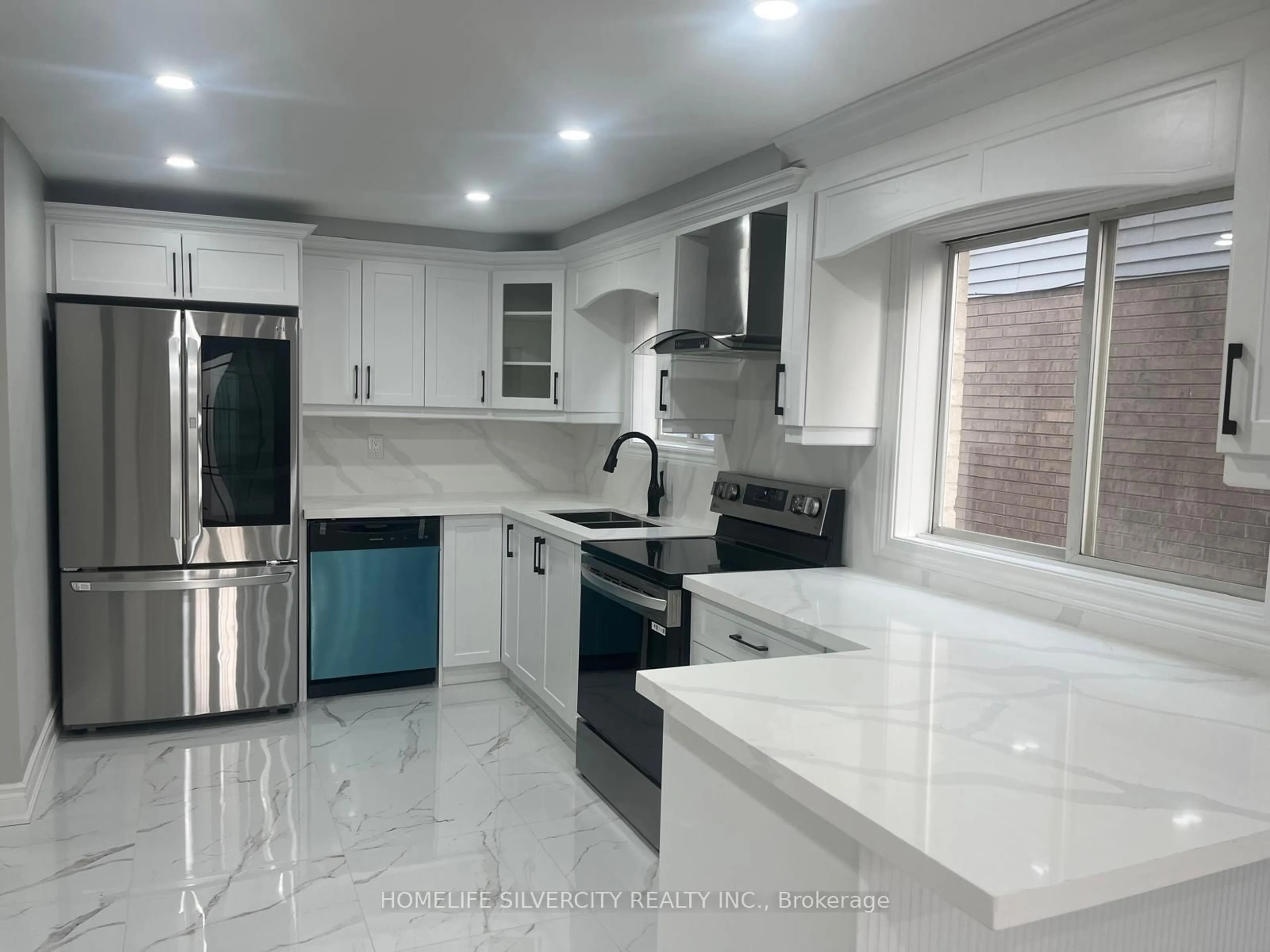 Open concept kitchen, ceramic/tile floor for 98 Steeles Cres, Cambridge Ontario N1R 8C3