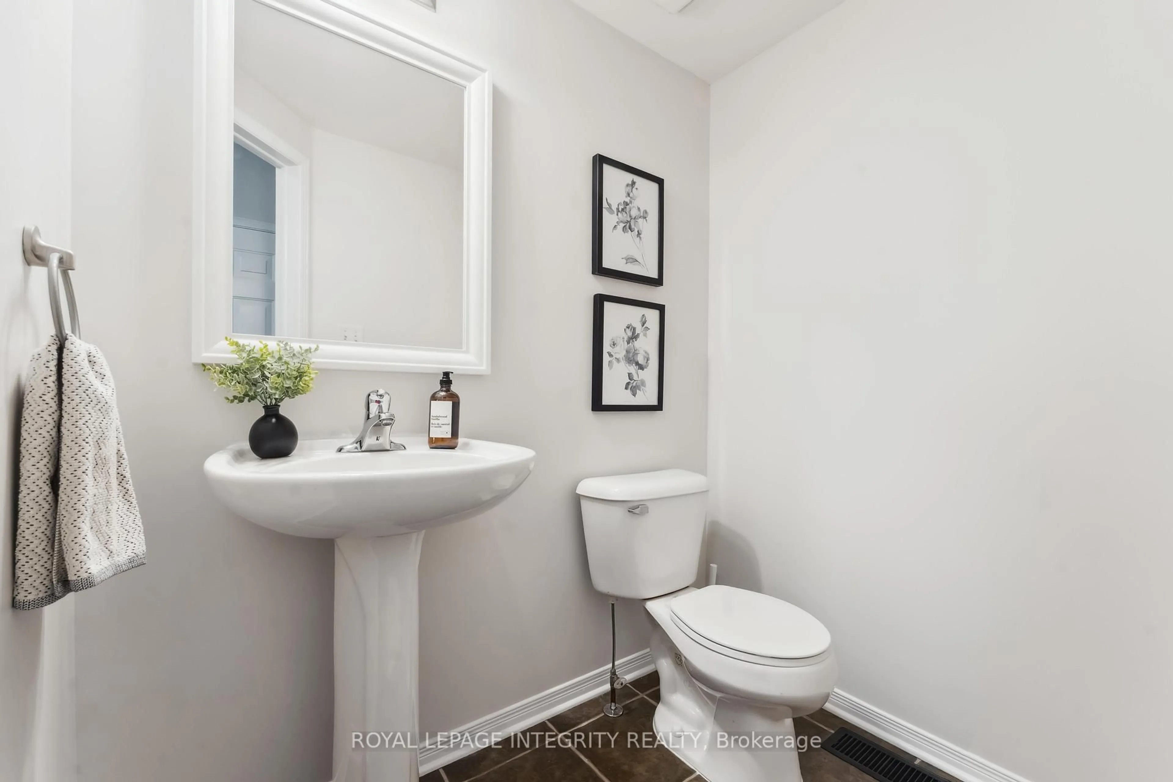 Standard bathroom, ceramic/tile floor for 141 Lockhaven Private, Ottawa Ontario K2J 5L6