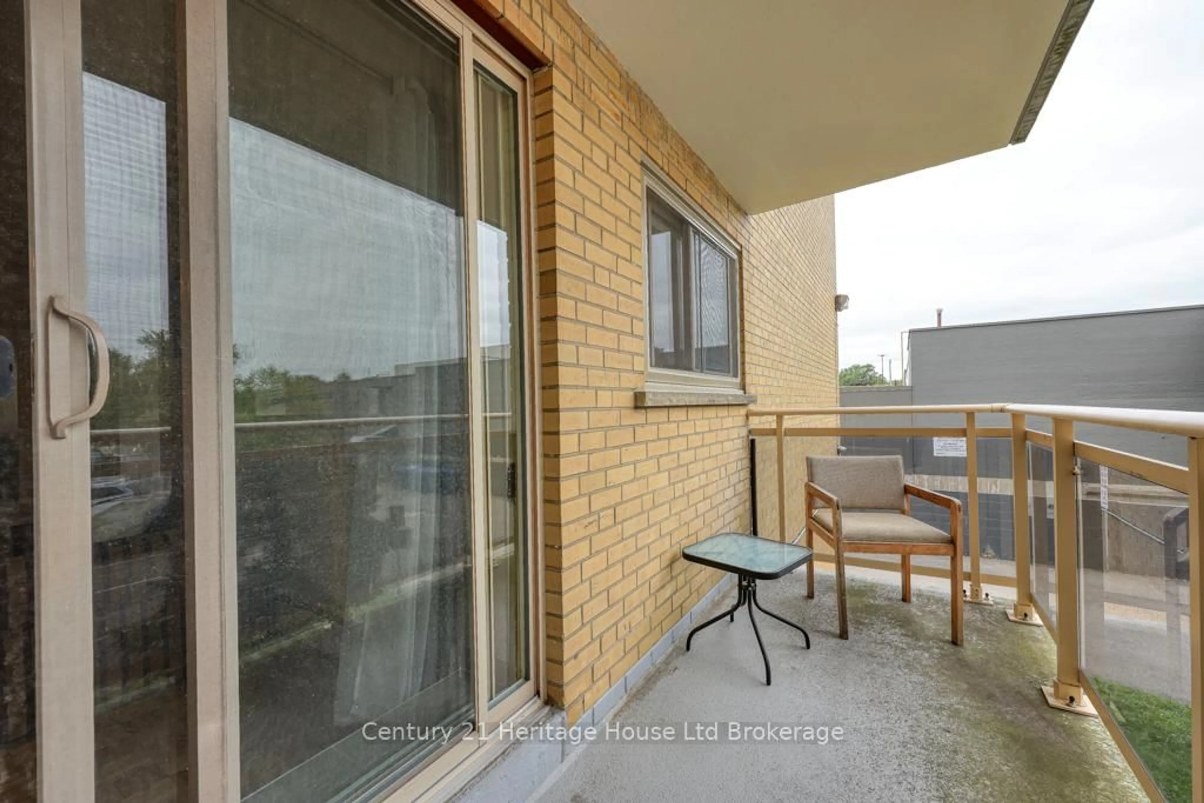 Balcony in the apartment, unknown for 87 ST GEORGE St #202, Brantford Ontario N3R 1V5