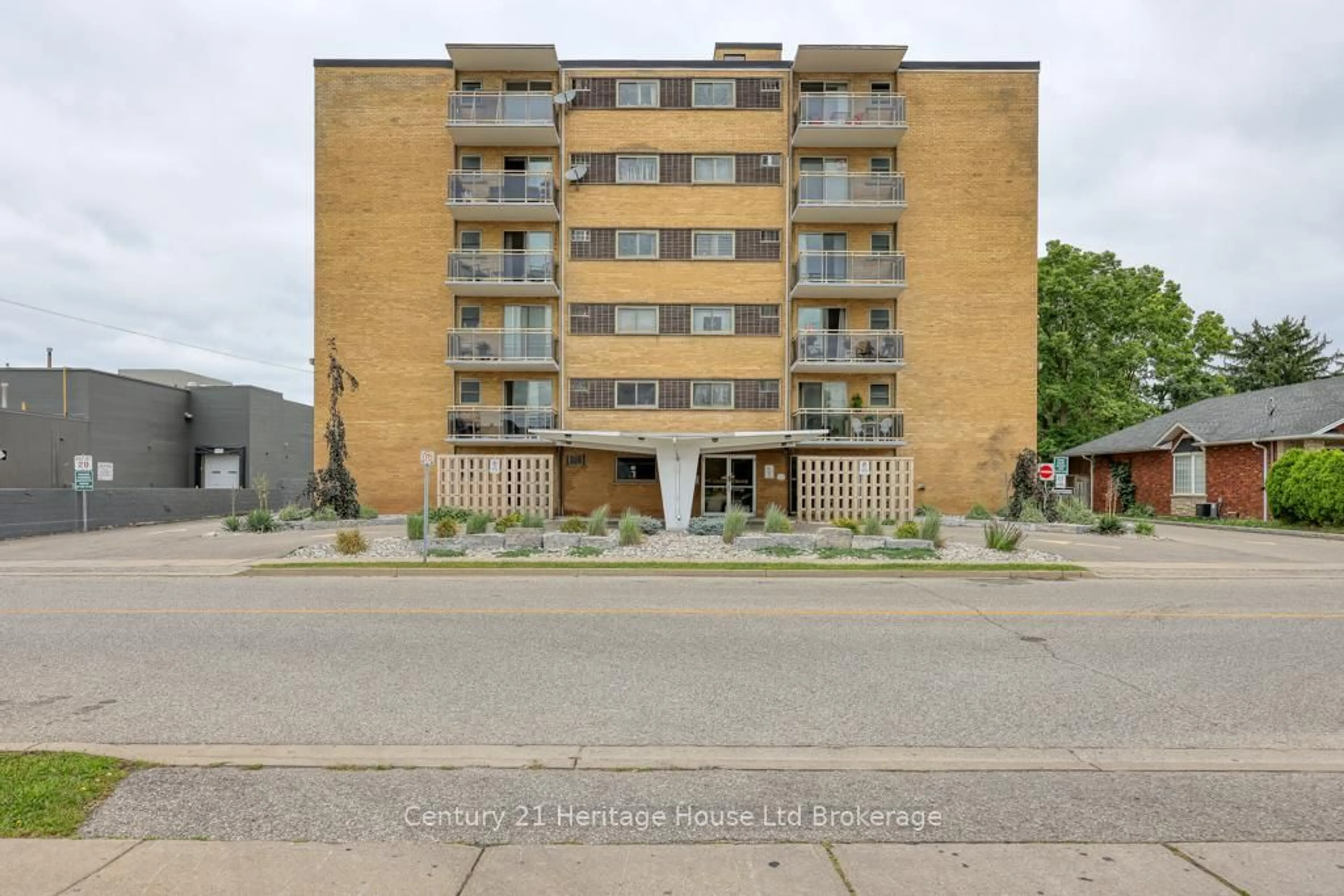 Unknown for 87 ST GEORGE St #202, Brantford Ontario N3R 1V5