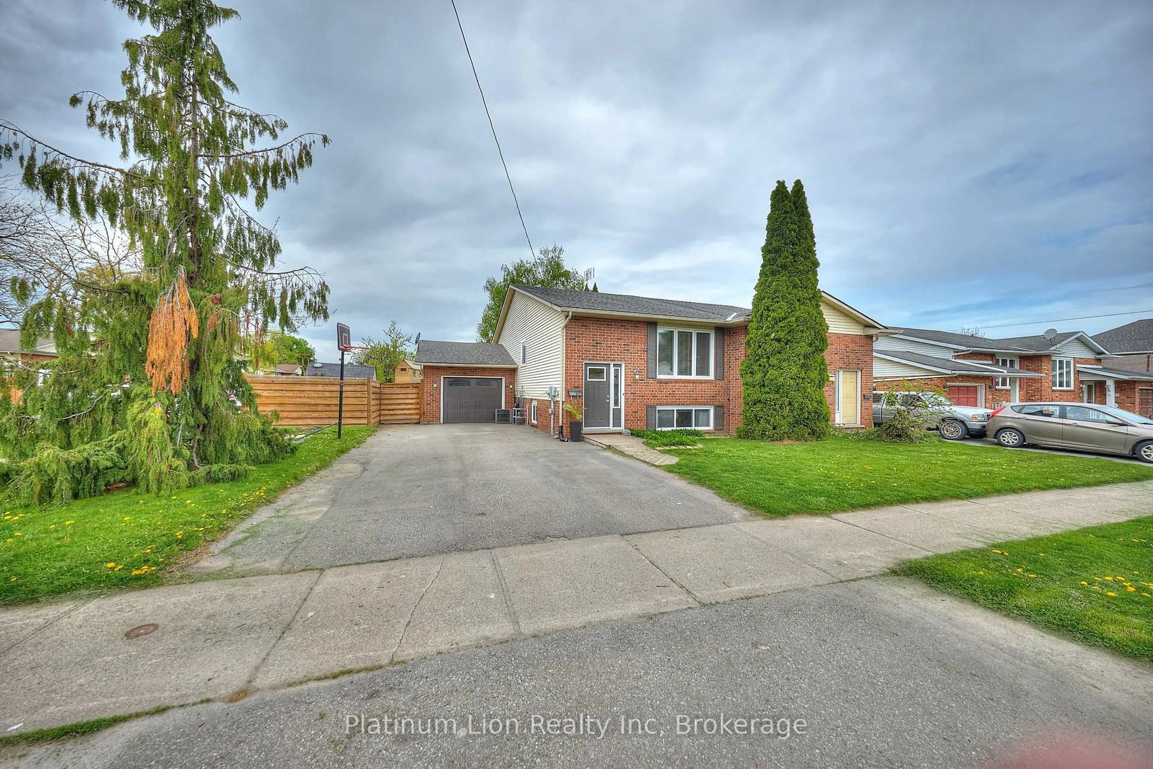 Home with brick exterior material, street for 3958 23rd St, Lincoln Ontario L0R 2C0