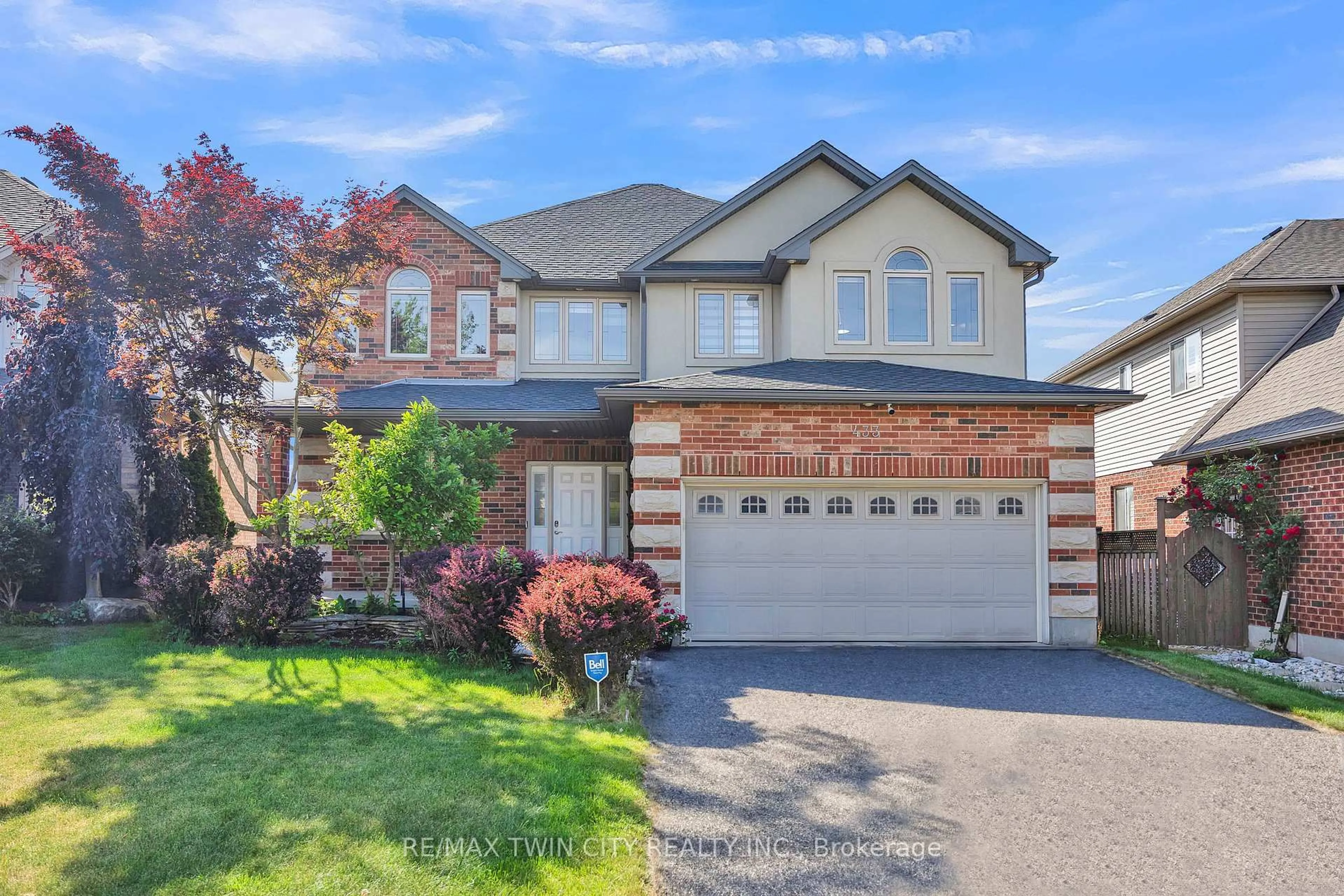 Home with brick exterior material, street for 433 DOON SOUTH Dr, Kitchener Ontario N2P 2T6