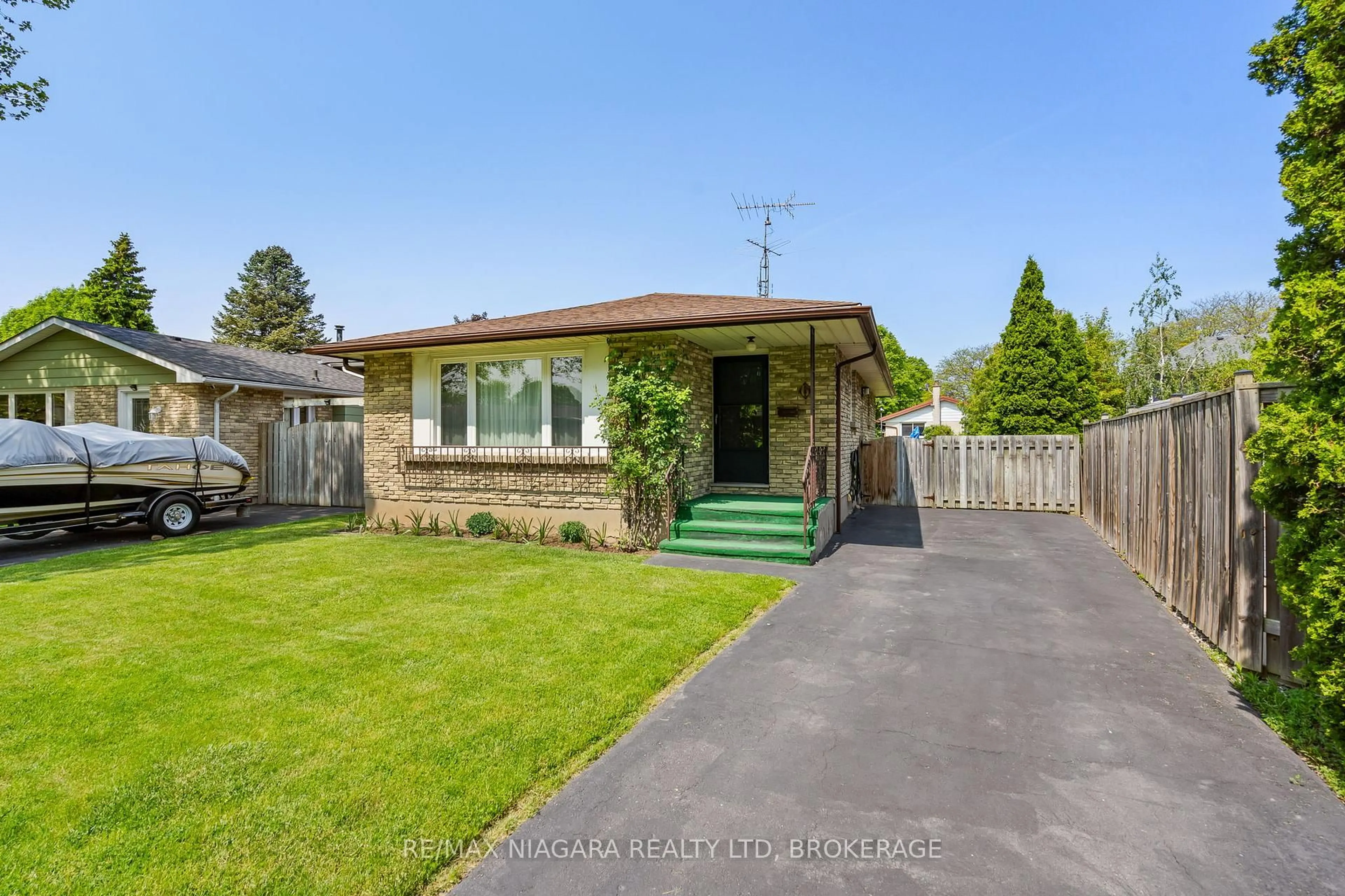 Unknown for 6 VANIER Crt, St. Catharines Ontario L2N 6C8