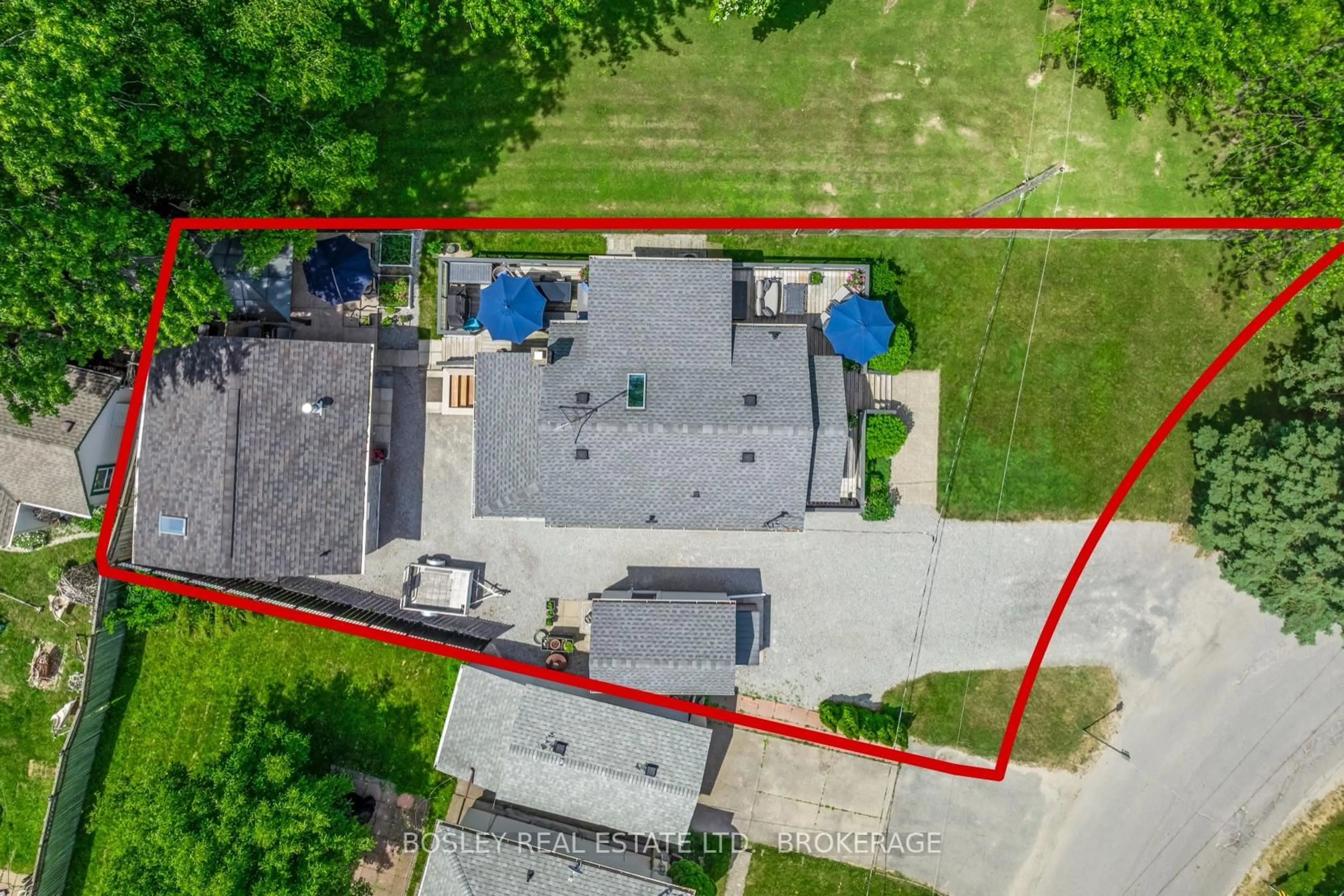 A pic from outside/outdoor area/front of a property/back of a property/a pic from drone, street for 65 Bogart St, St. Catharines Ontario L2M 1G6