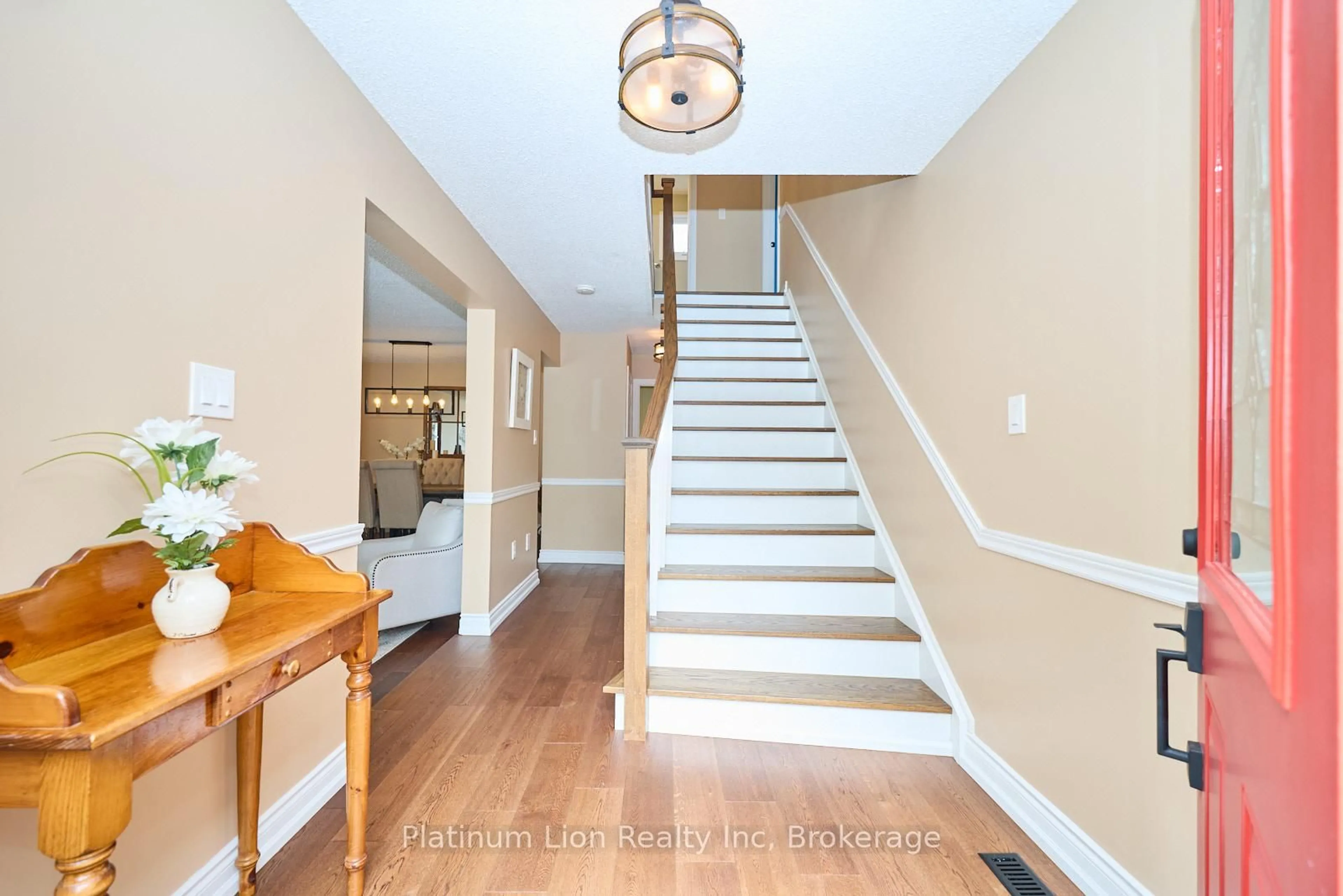 Indoor entryway for 132 Brian Blvd, Hamilton Ontario L0R 2H5