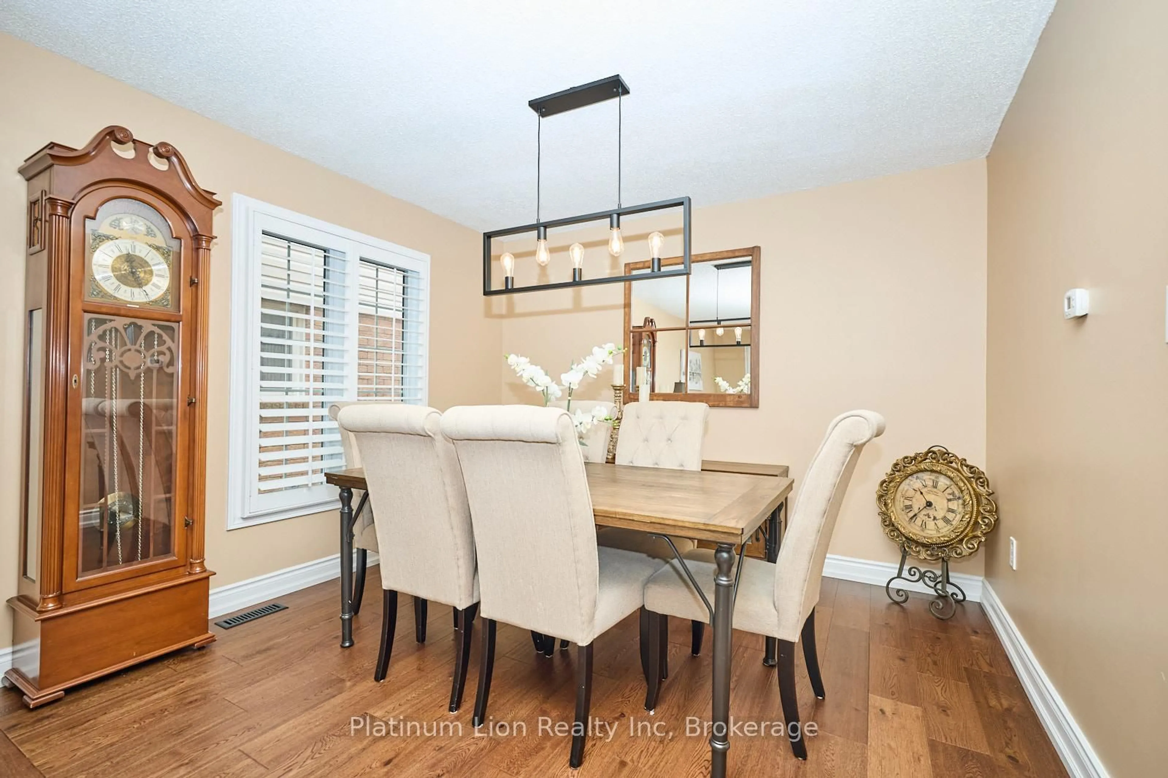 Dining room, wood/laminate floor for 132 Brian Blvd, Hamilton Ontario L0R 2H5