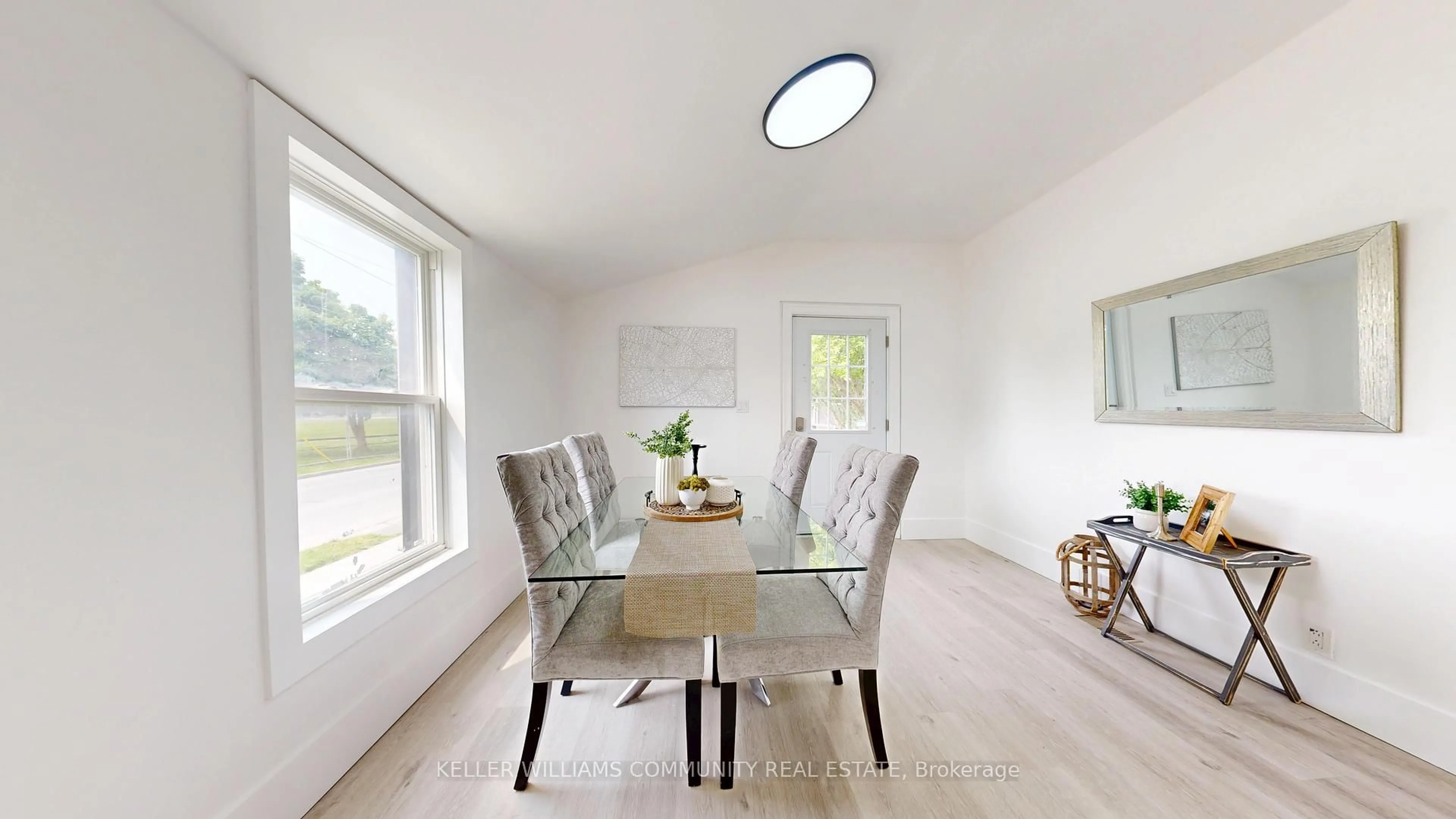 Dining room, wood/laminate floor for 147 Park Pl, Peterborough Central Ontario K9J 3V8