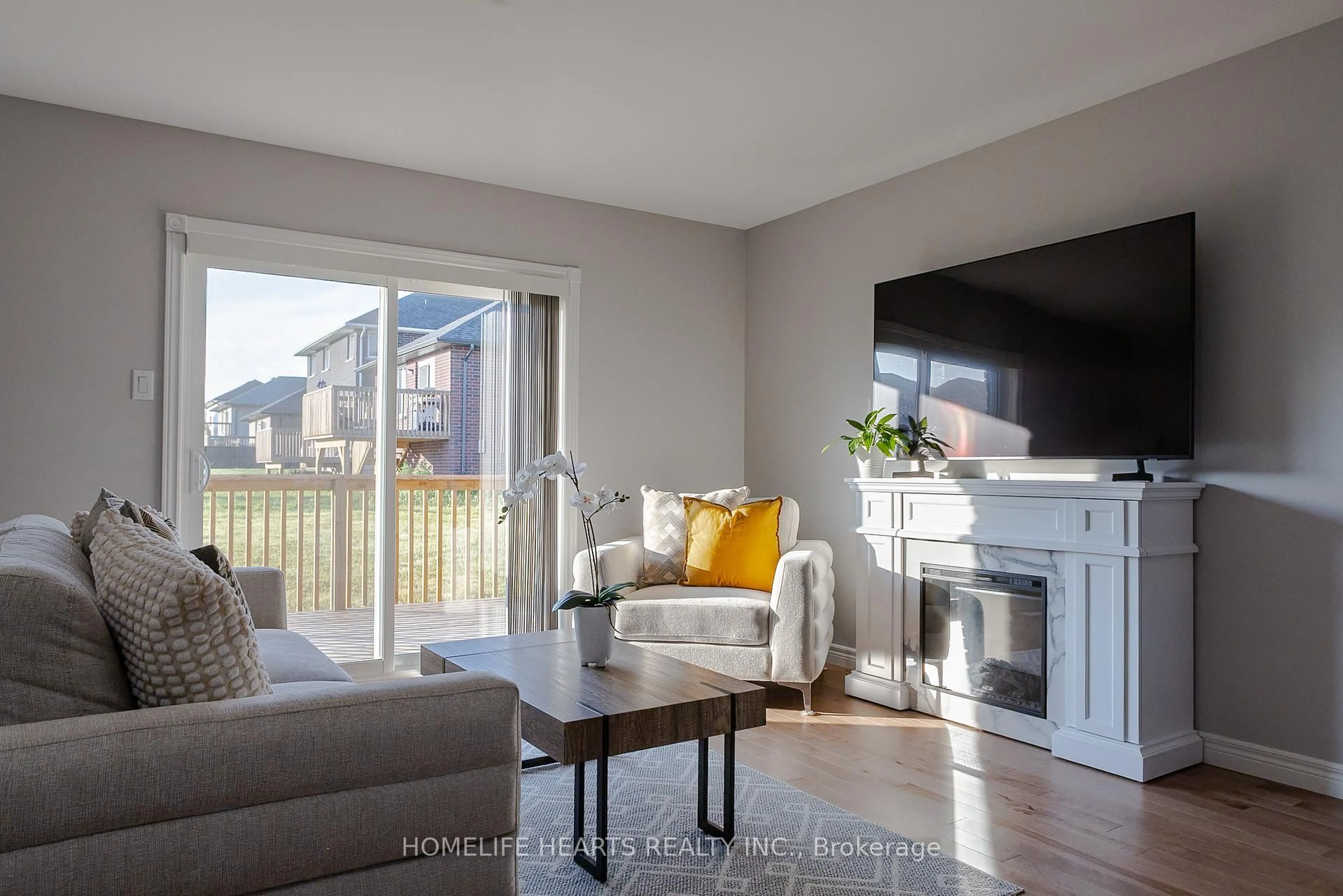 Living room with furniture, wood/laminate floor for 32 Maryann Ln Lane, Asphodel-Norwood Ontario K0L 2V0