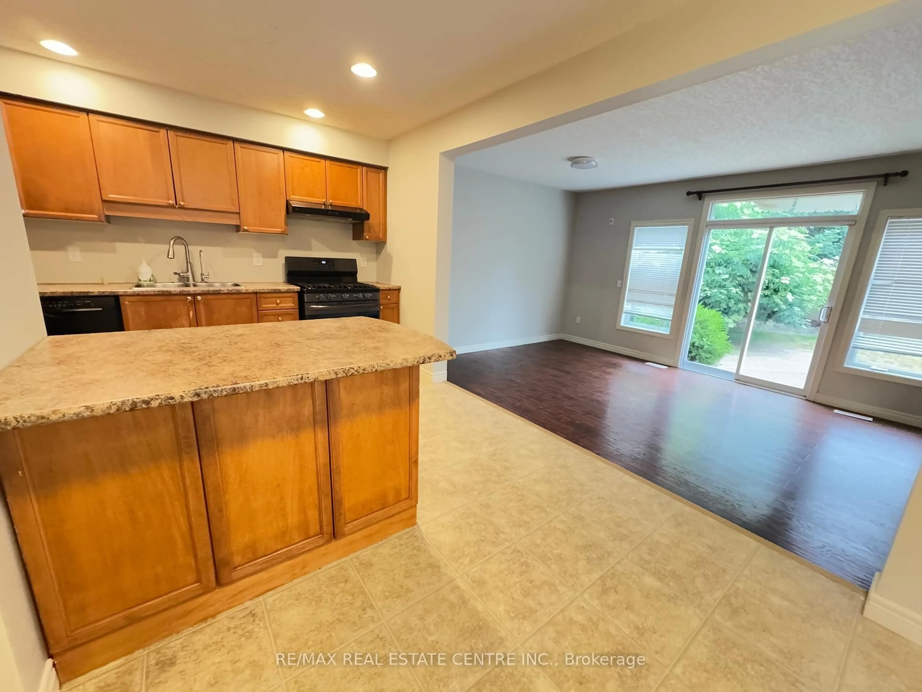 Open concept kitchen, unknown for 499 Dansbury Dr, Waterloo Ontario N2K 4K8