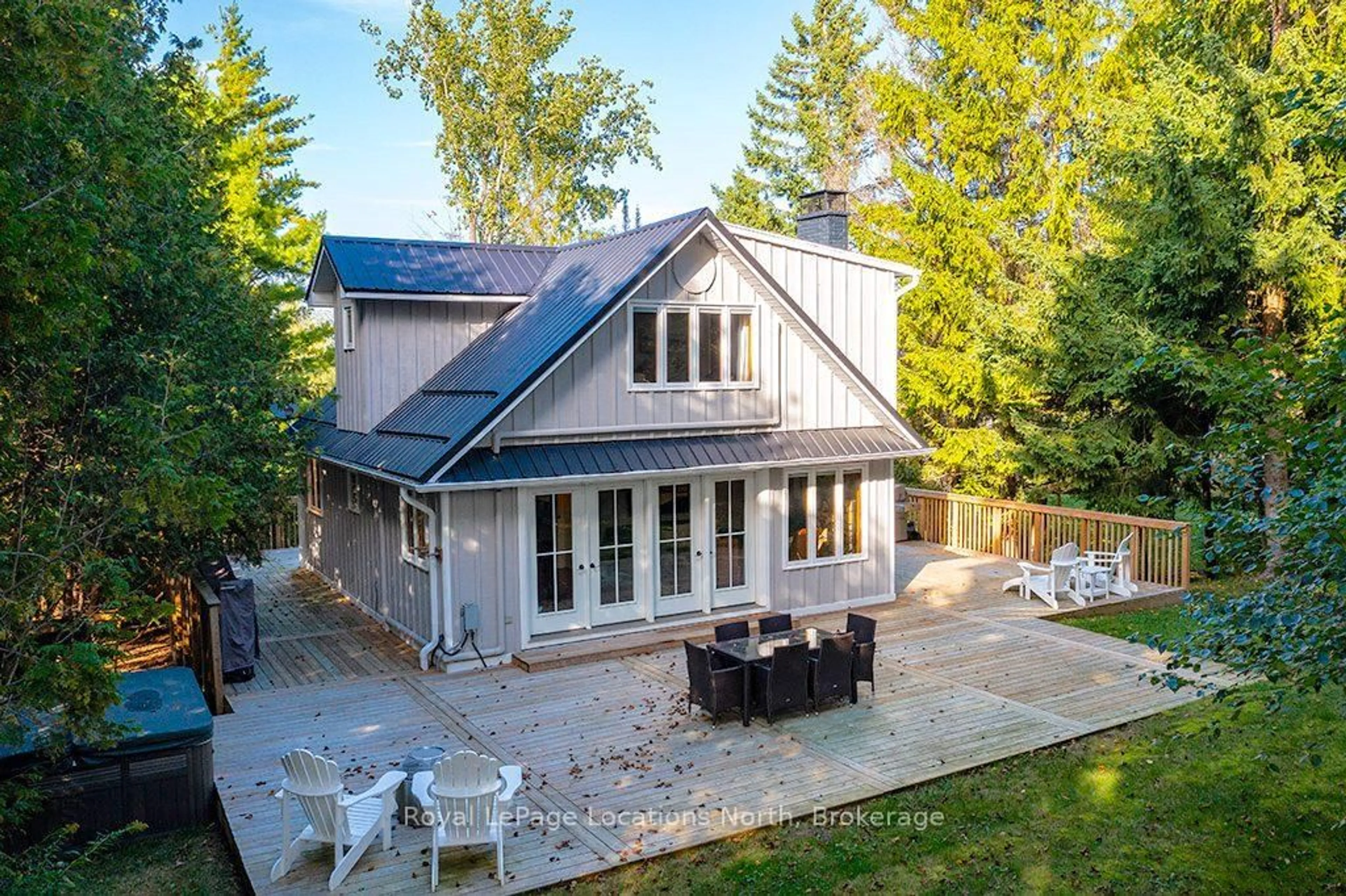 A pic from outside/outdoor area/front of a property/back of a property/a pic from drone, unknown for 128 TESKEY Dr, Blue Mountains Ontario N0H 1J0