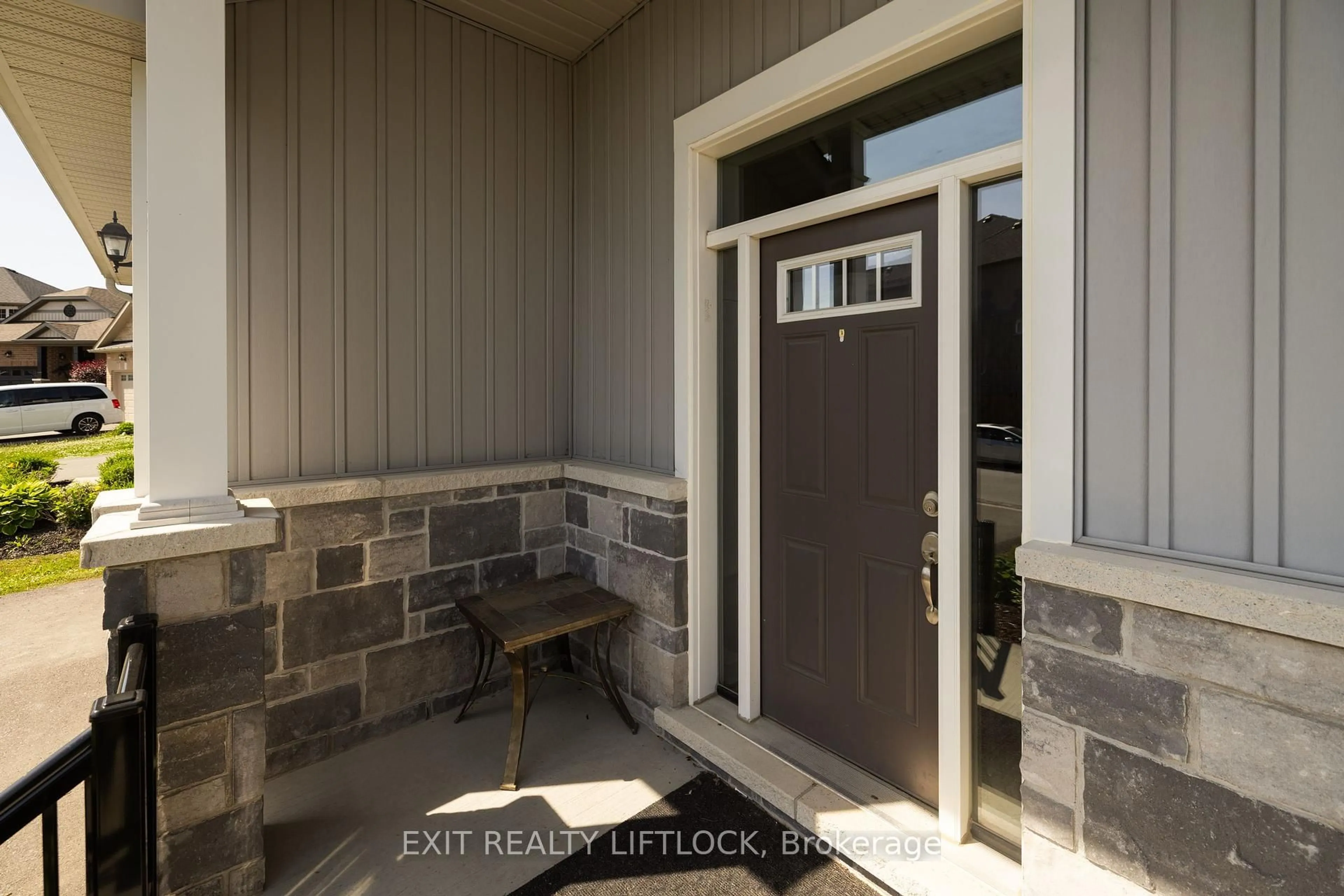 Indoor entryway for 63 Summer Lane, Selwyn Ontario K9L 0G4