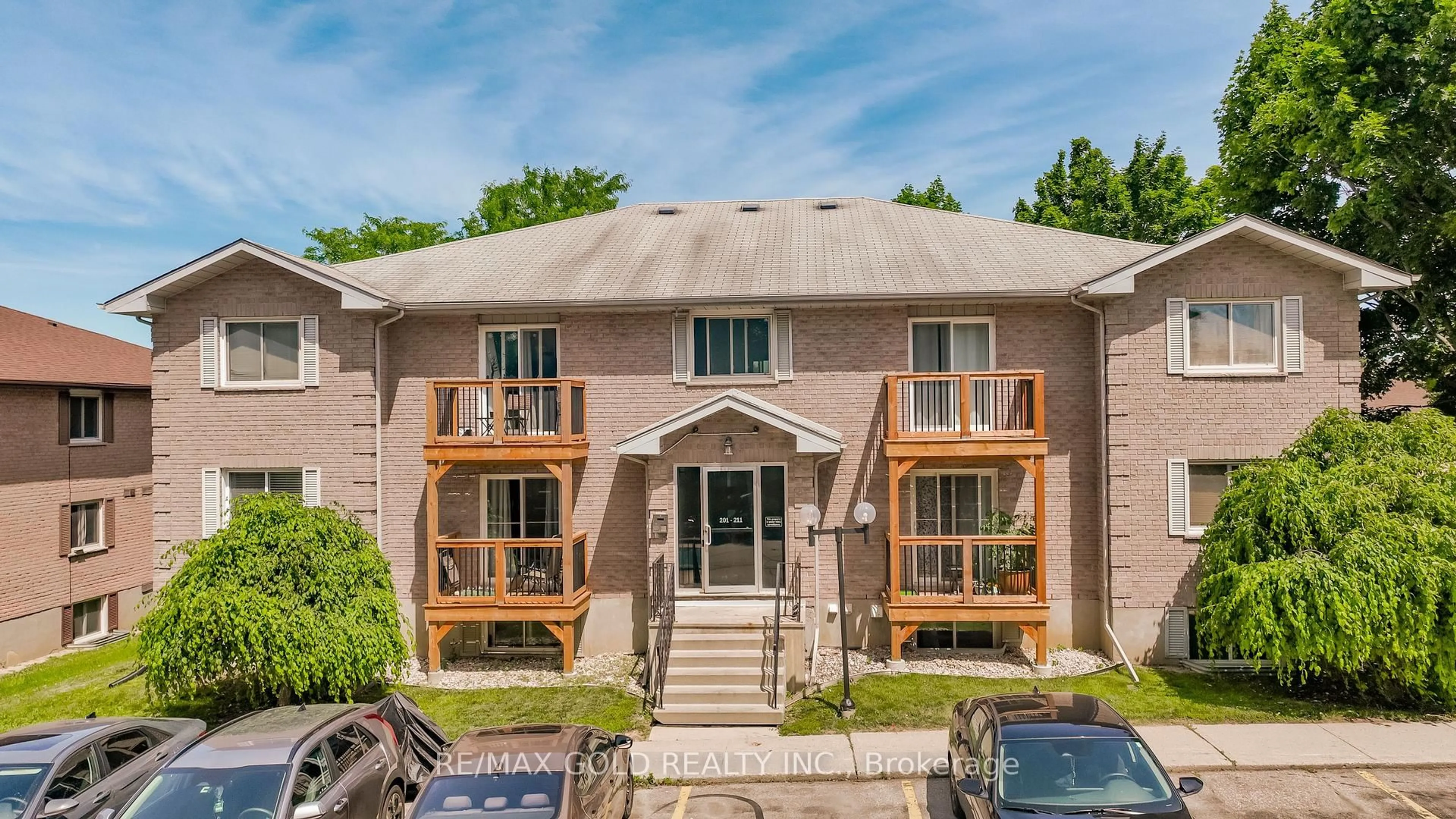 Home with brick exterior material, building for 266 Overlea Dr #208, Kitchener Ontario N2M 5N2