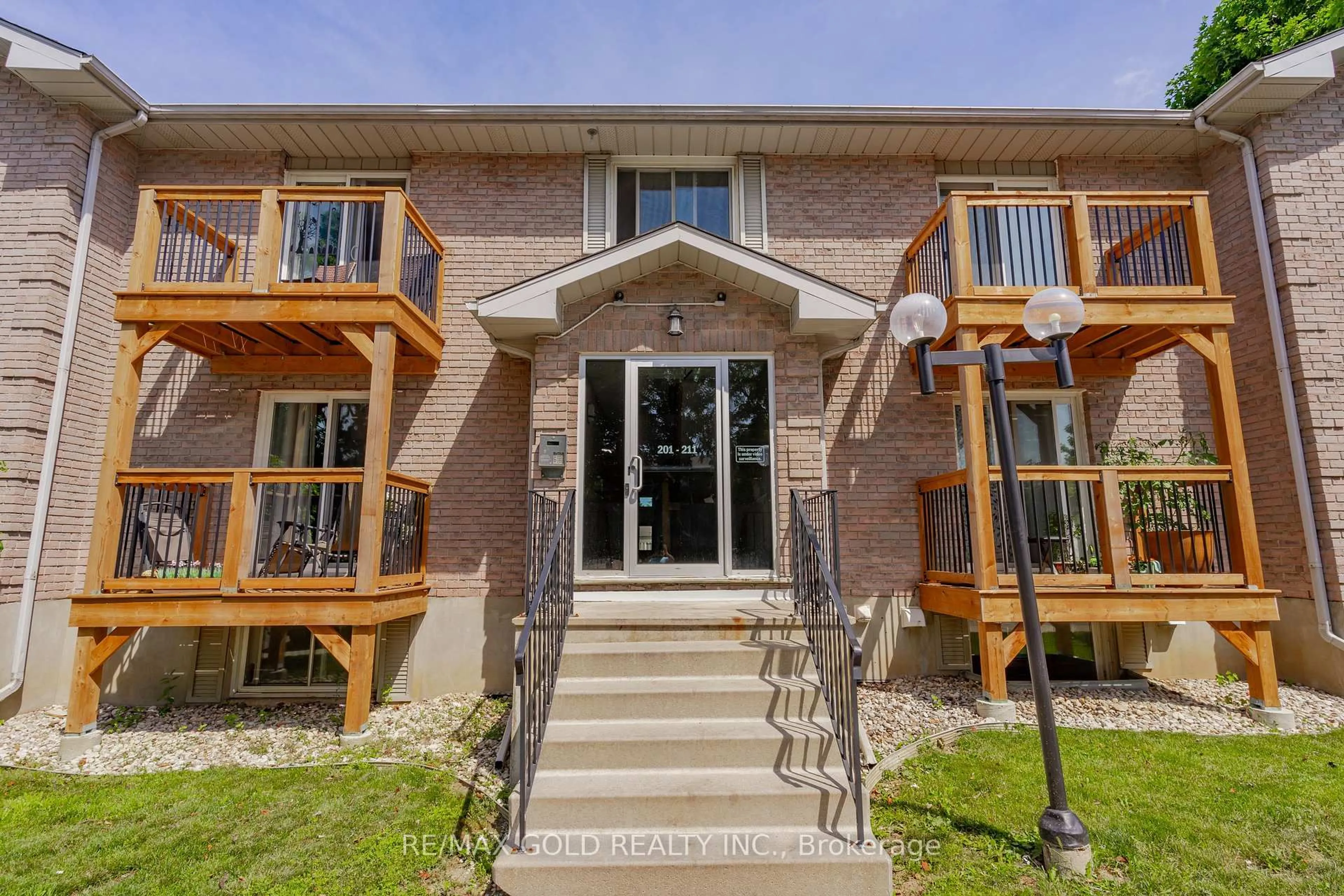 Home with brick exterior material, building for 266 Overlea Dr #208, Kitchener Ontario N2M 5N2