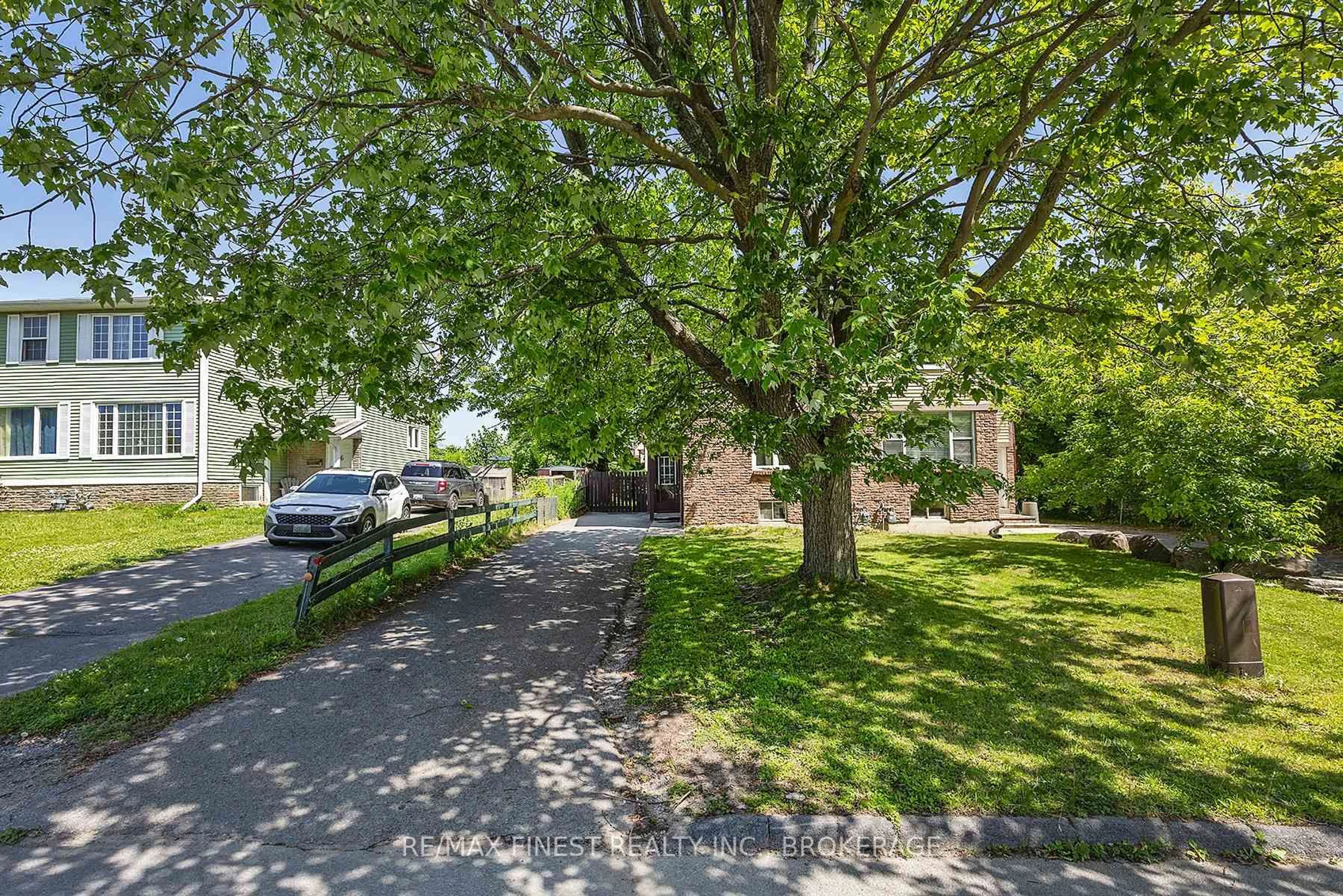 A pic from outside/outdoor area/front of a property/back of a property/a pic from drone, street for 10 Calderwood Dr, Kingston Ontario K7M 6K7