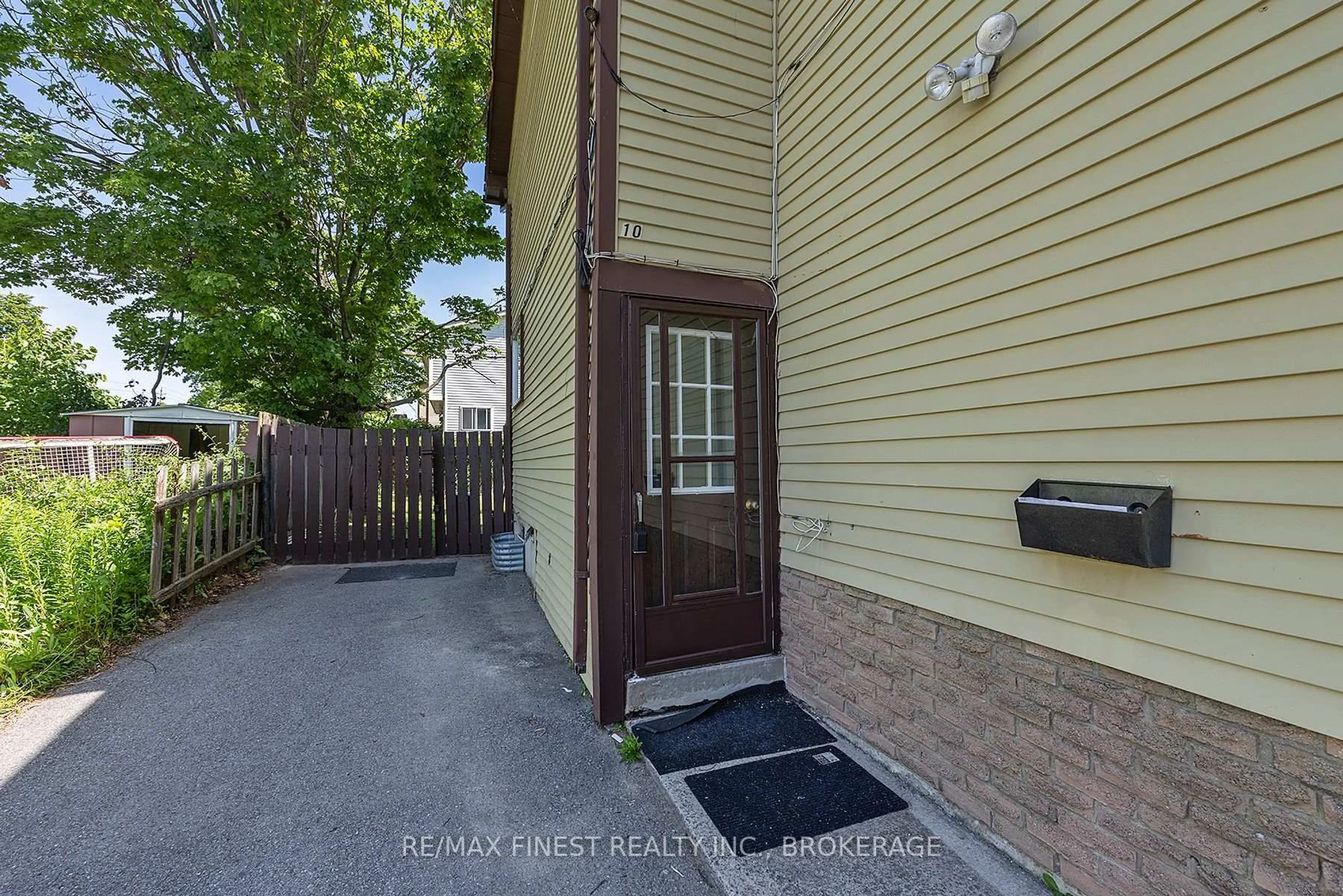 Unknown for 10 Calderwood Dr, Kingston Ontario K7M 6K7