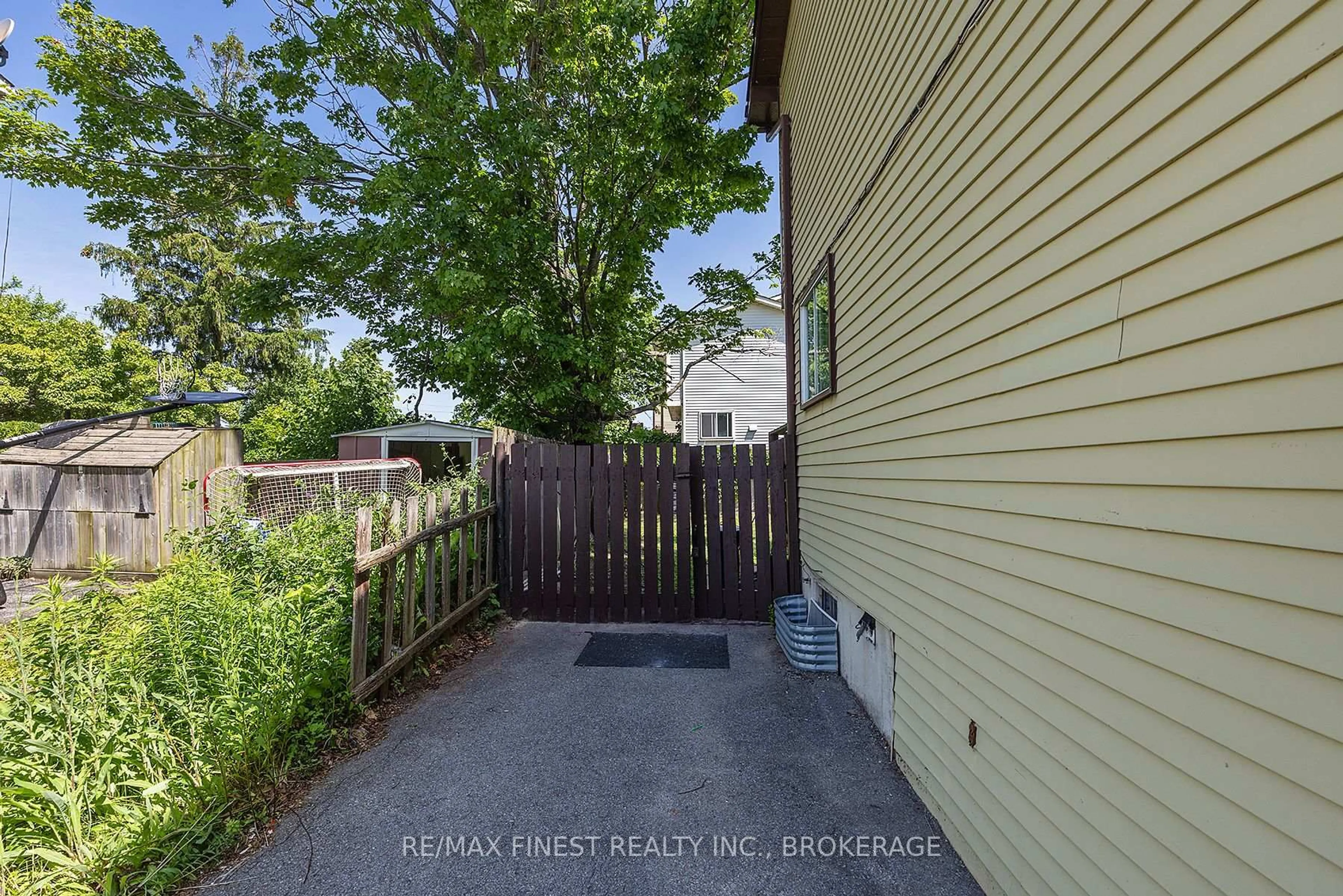 Unknown for 10 Calderwood Dr, Kingston Ontario K7M 6K7