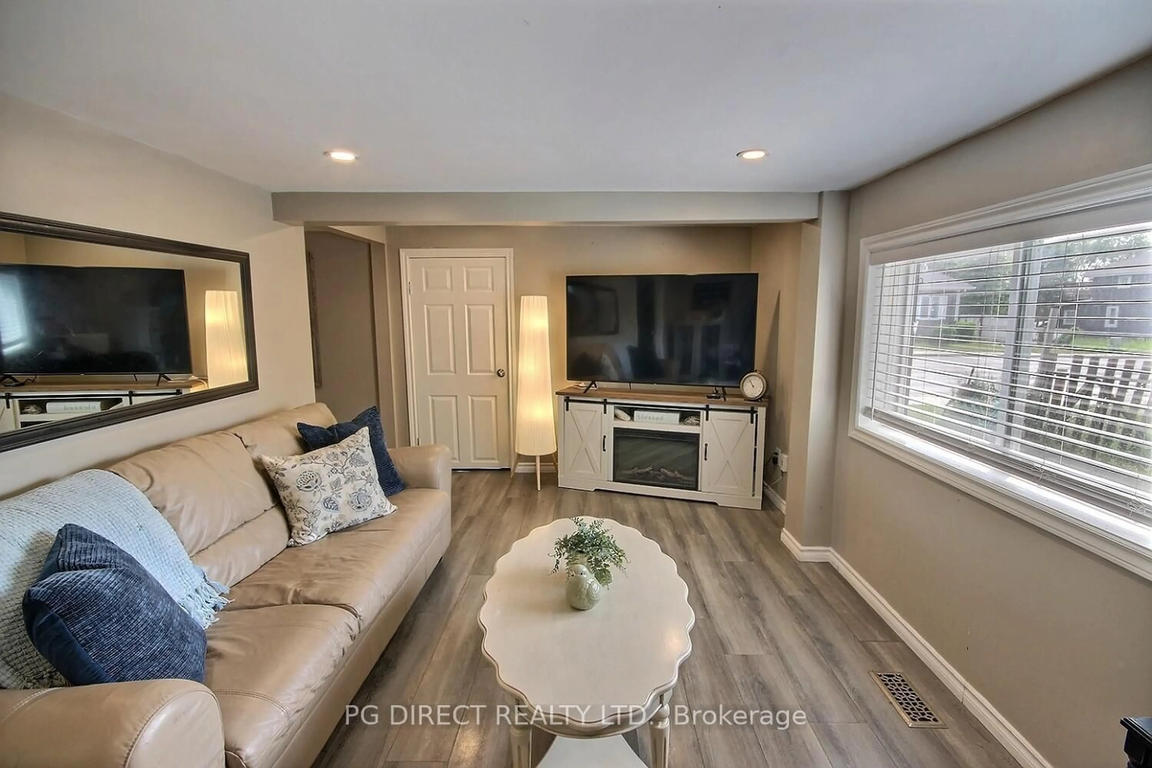 Living room with furniture, unknown for 68 Water St, Quinte West Ontario K8V 4M3