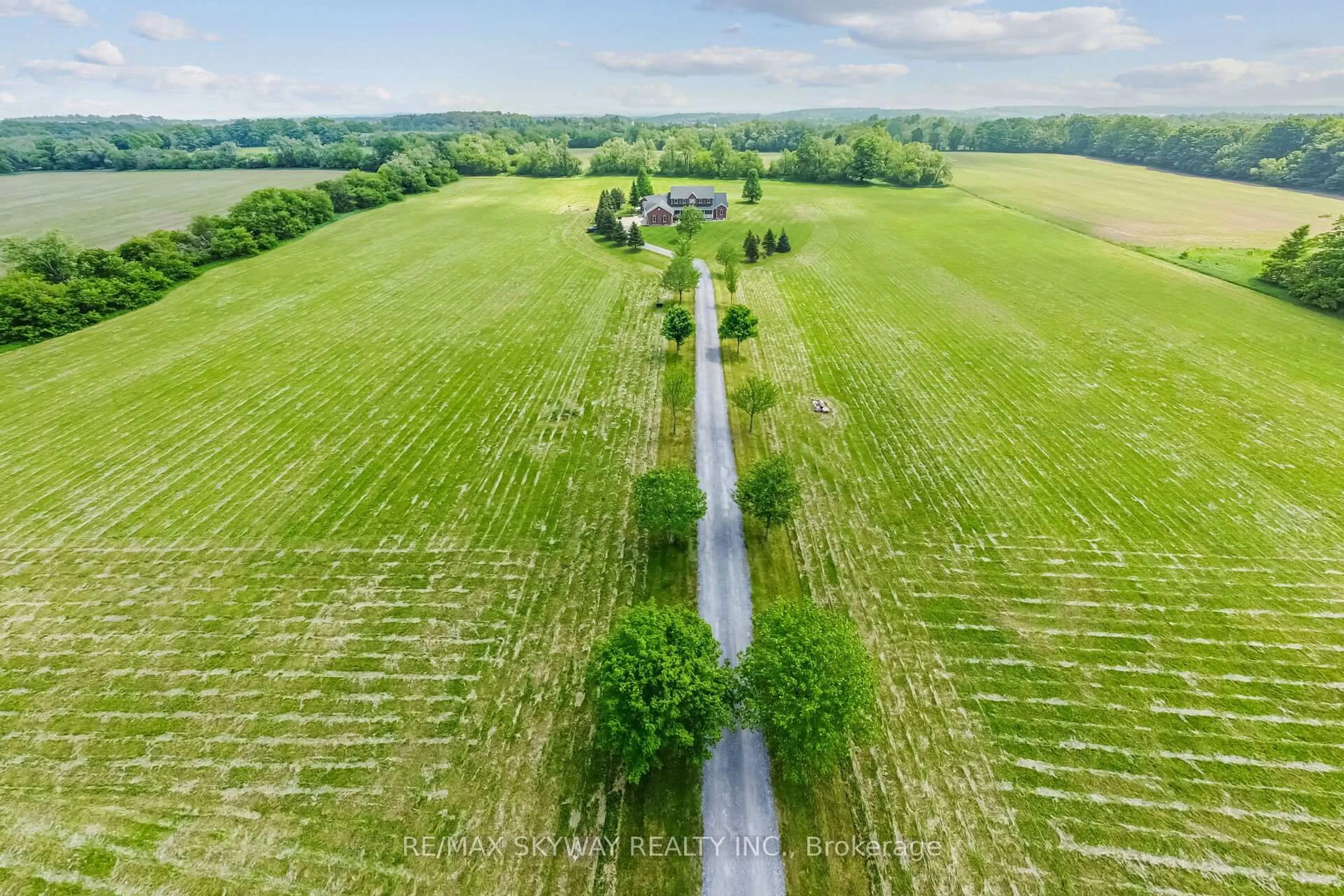 A pic from outside/outdoor area/front of a property/back of a property/a pic from drone, unknown for 873273 Fifth Line, Mono Ontario L9W 6A4