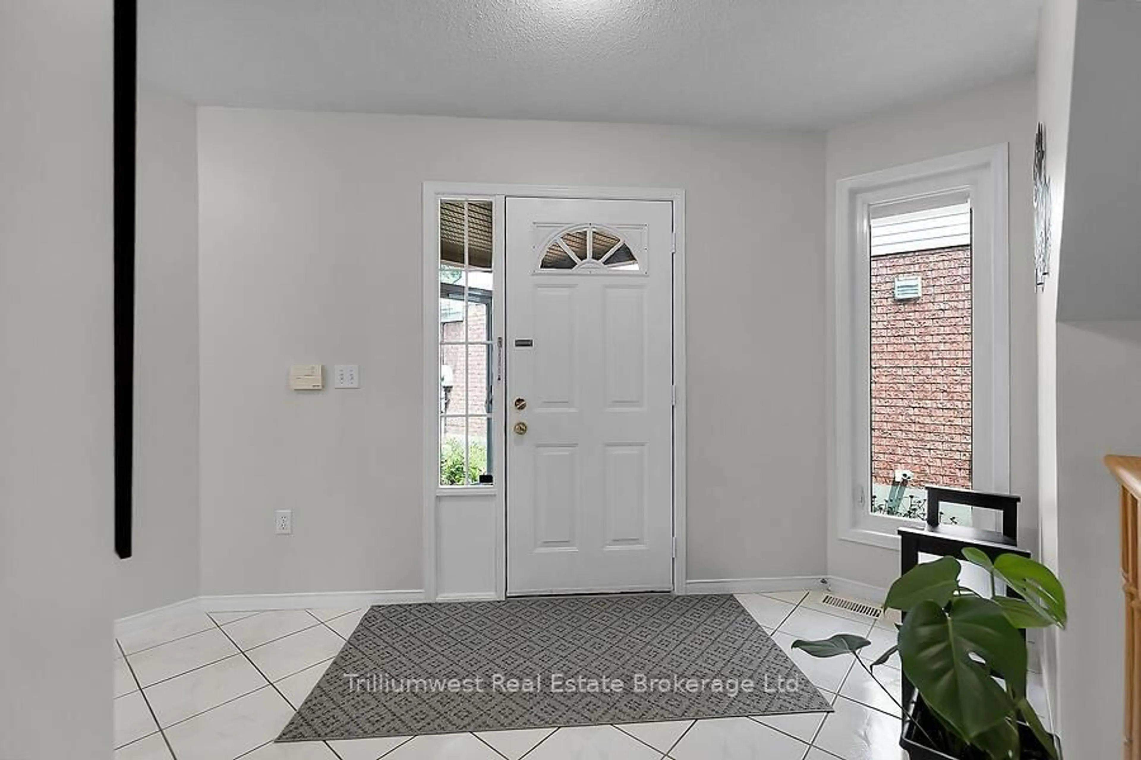 Indoor entryway for 105 Southcreek Tr, Guelph Ontario N1G 5A7