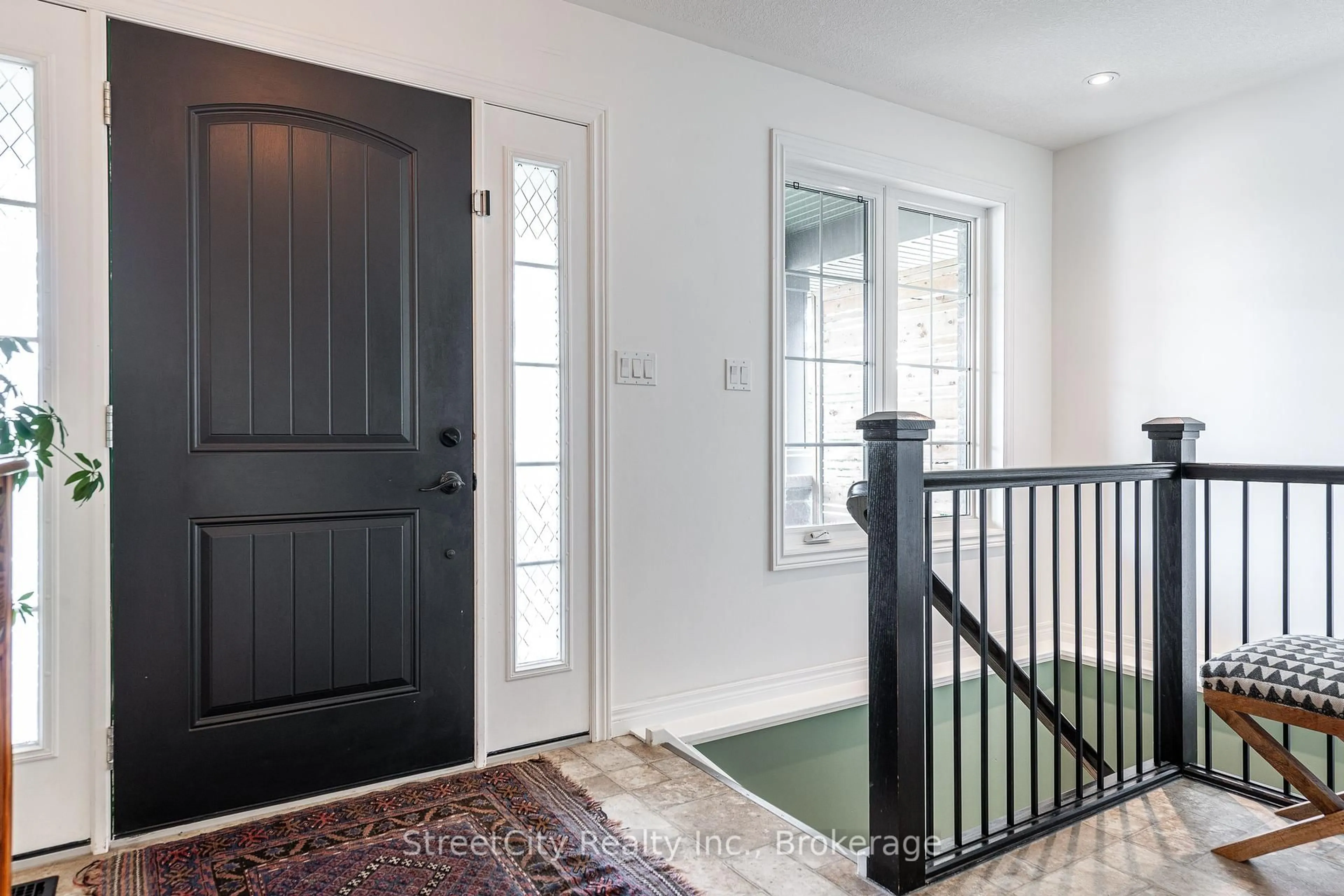Indoor entryway for 39 Greenberg Pl, Stratford Ontario N5A 0A6