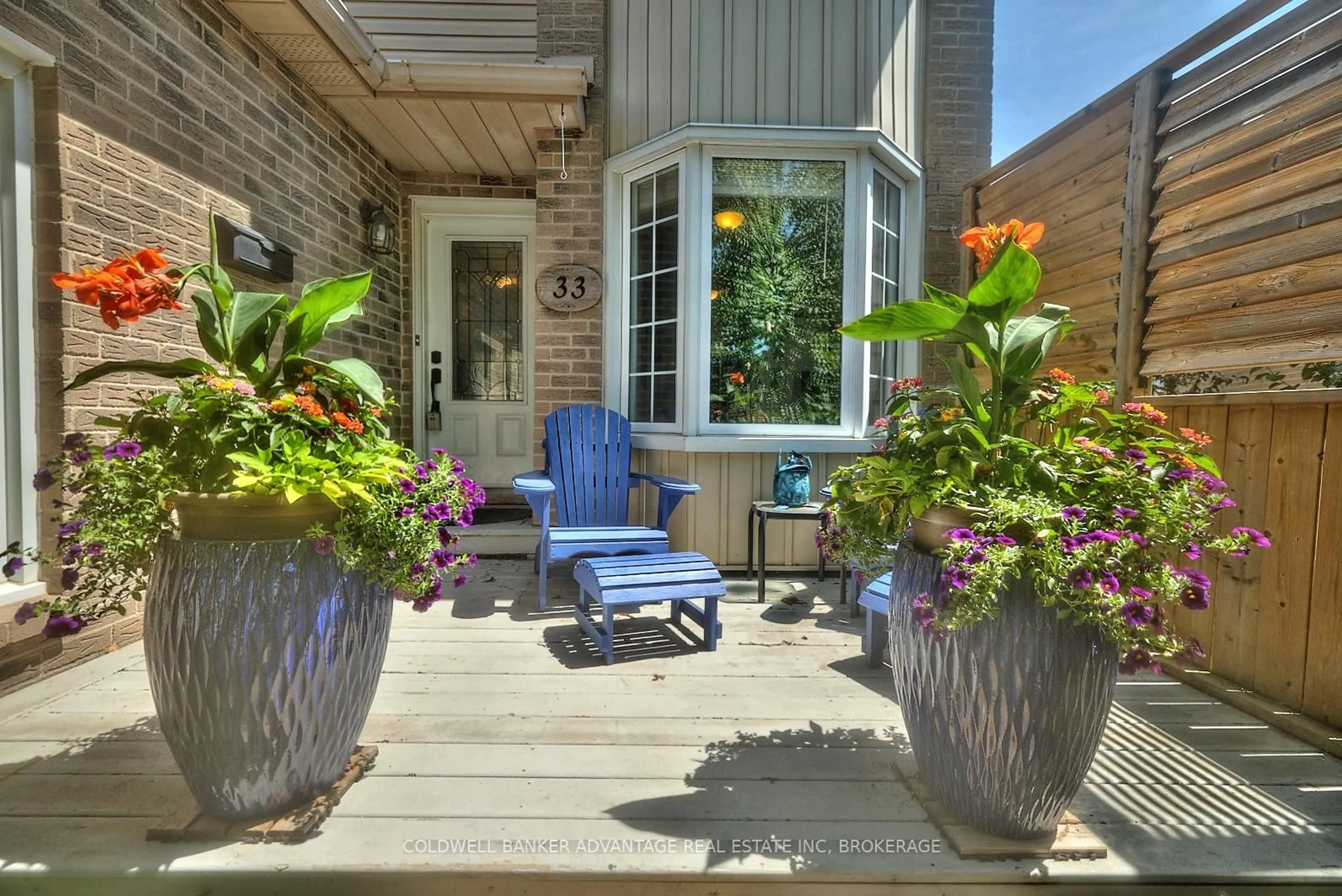 Patio, street for 33 Naples Crt, Thorold Ontario L2V 4S7