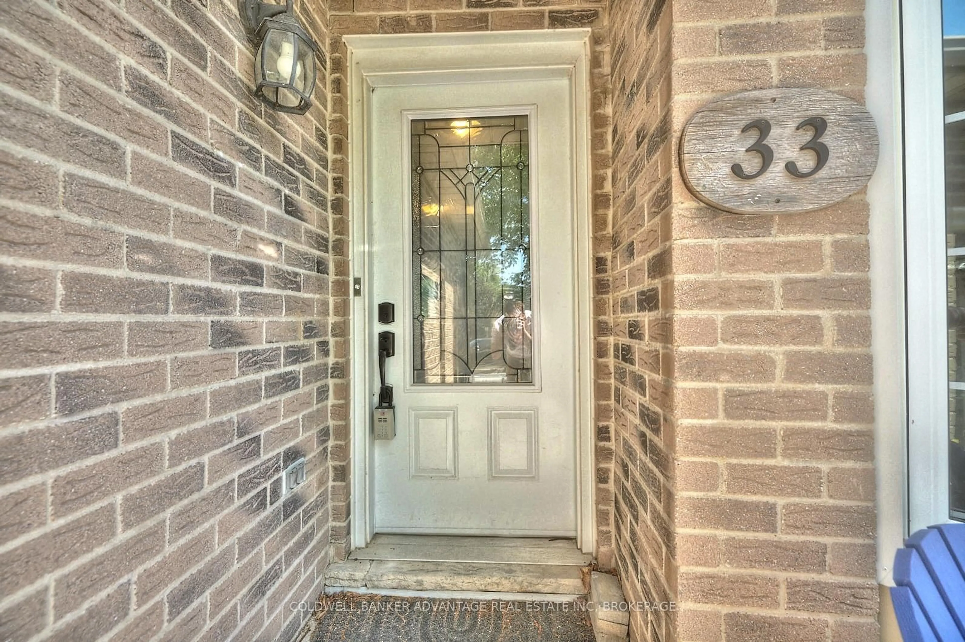 Indoor entryway for 33 Naples Crt, Thorold Ontario L2V 4S7