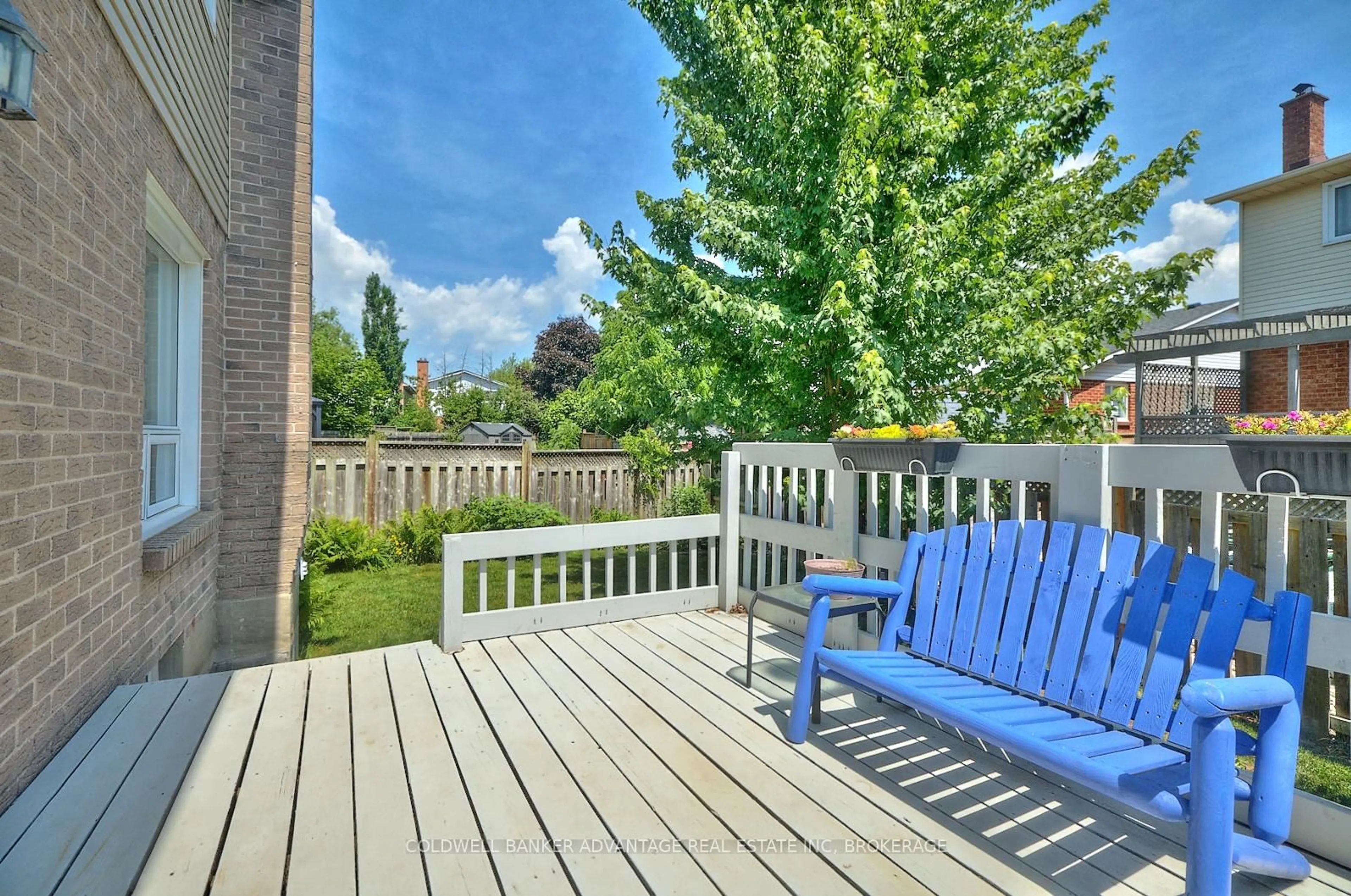 Patio, street for 33 Naples Crt, Thorold Ontario L2V 4S7