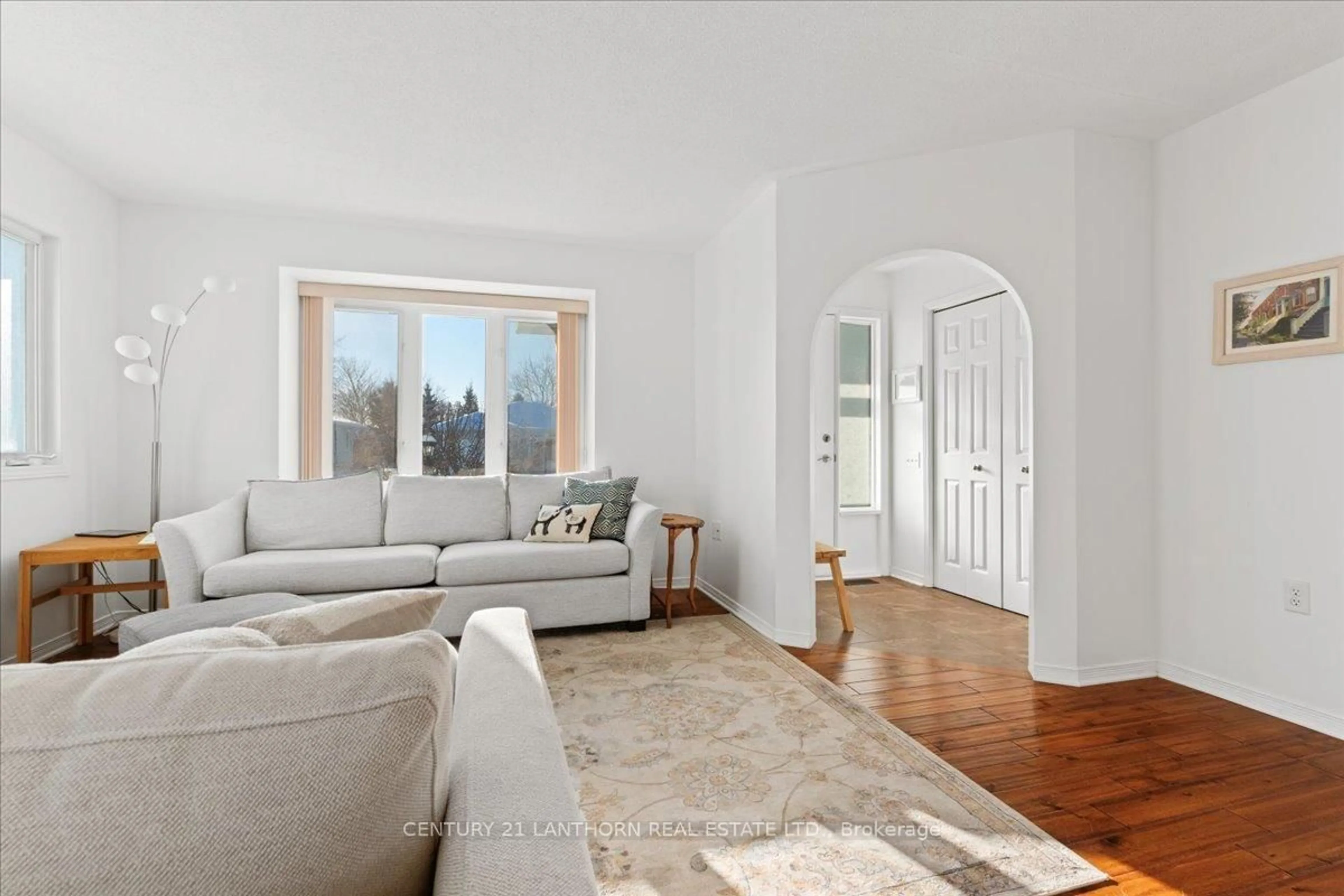 Living room with furniture, unknown for 9 Reynolds Pl, Prince Edward County Ontario K0K 3L0
