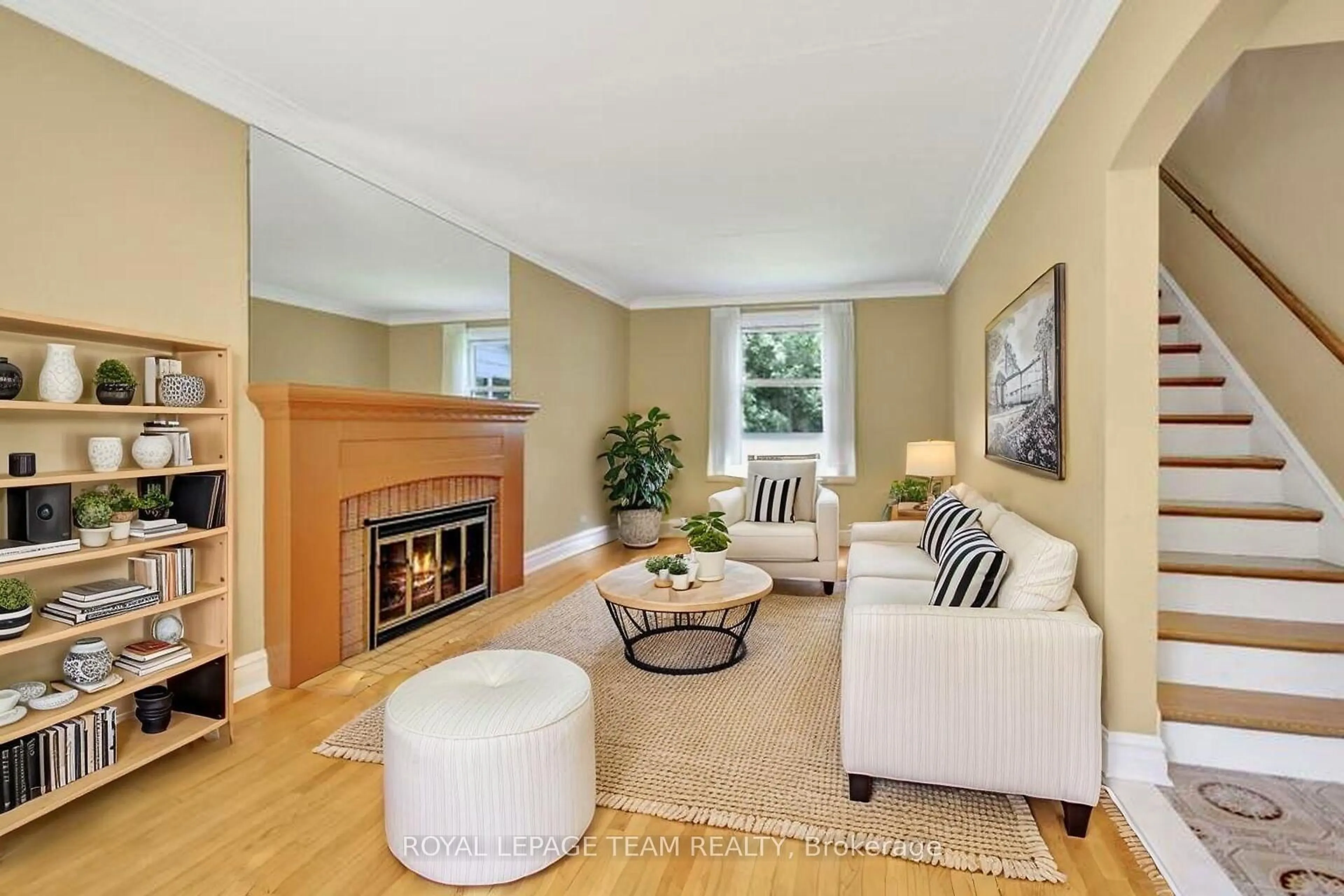 Living room with furniture, unknown for 511 Mansfield Ave, Ottawa Ontario K2A 2S8