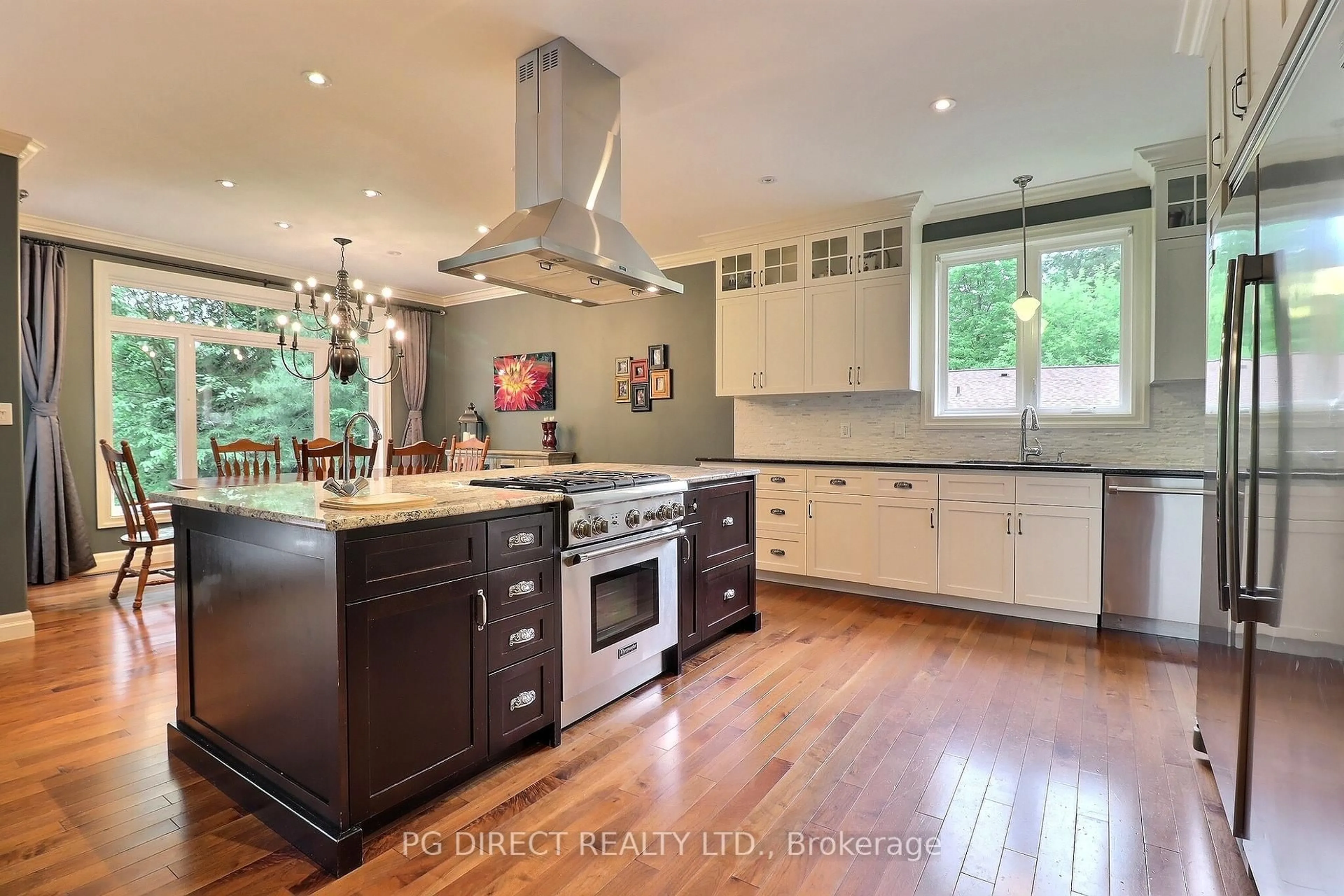 Contemporary kitchen, wood/laminate floor for 624 Devonshire Ave, Woodstock Ontario N4S 5R2
