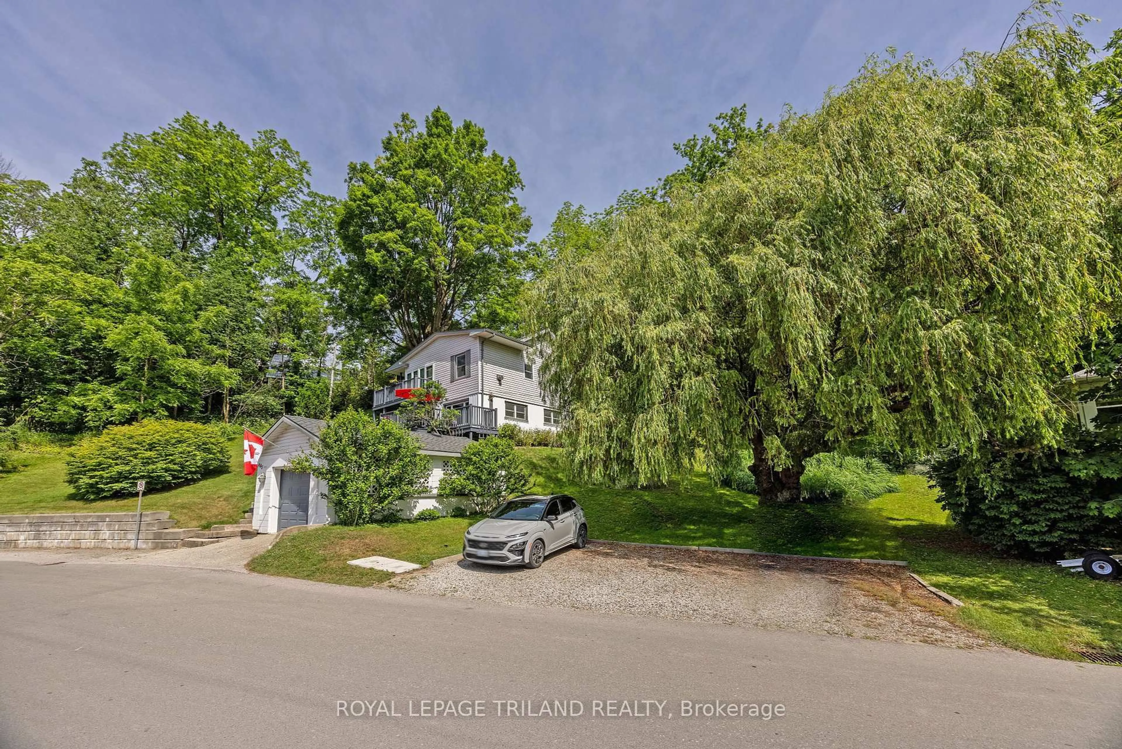 A pic from outside/outdoor area/front of a property/back of a property/a pic from drone, street for 485 Valley St, Central Elgin Ontario N5L 1G5