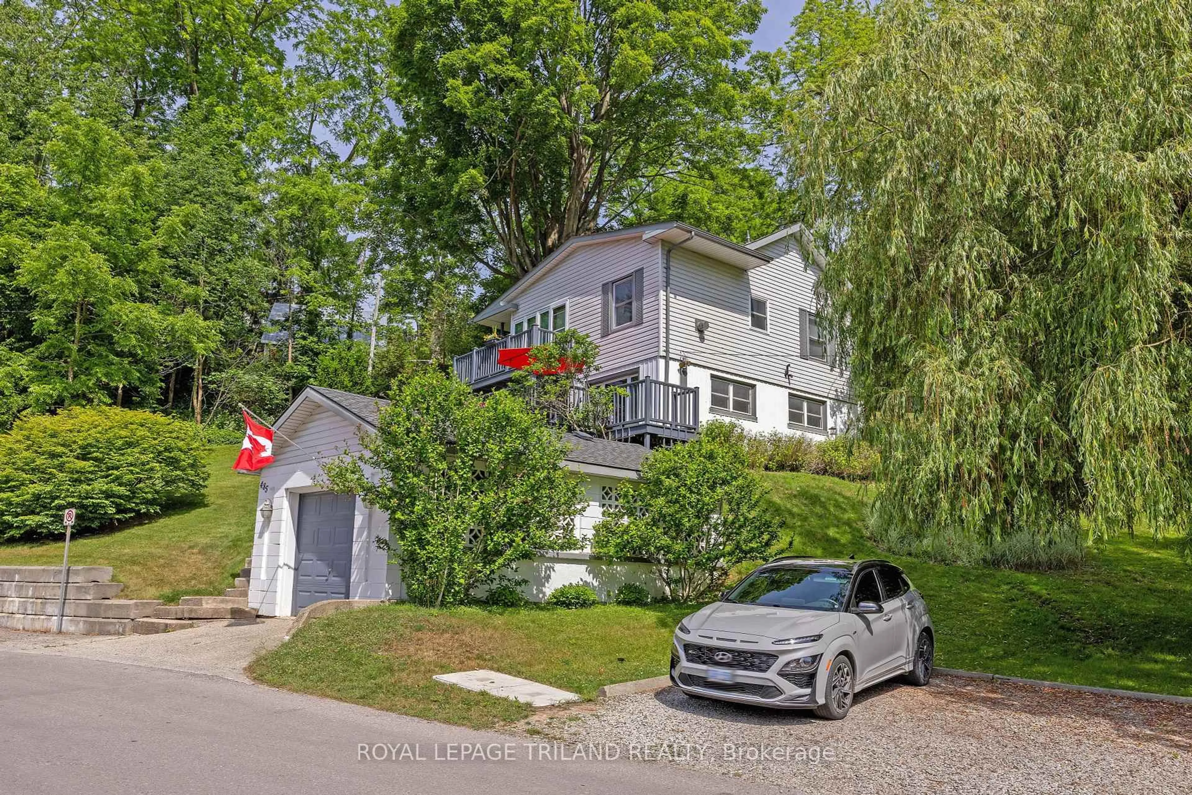A pic from outside/outdoor area/front of a property/back of a property/a pic from drone, street for 485 Valley St, Central Elgin Ontario N5L 1G5